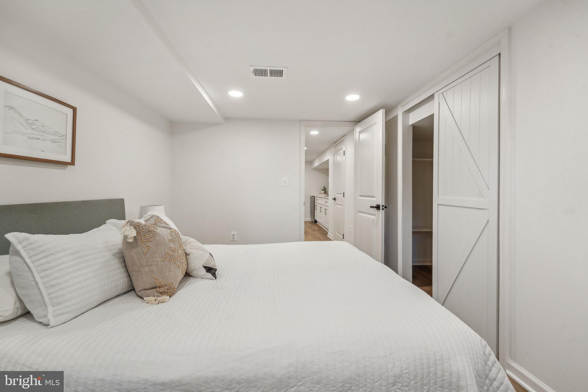 OVER LEE KNOLLS - Residential