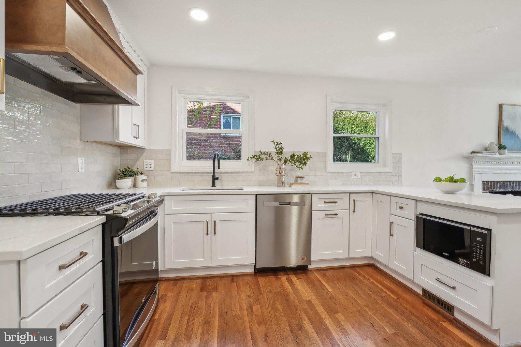 OVER LEE KNOLLS - Residential