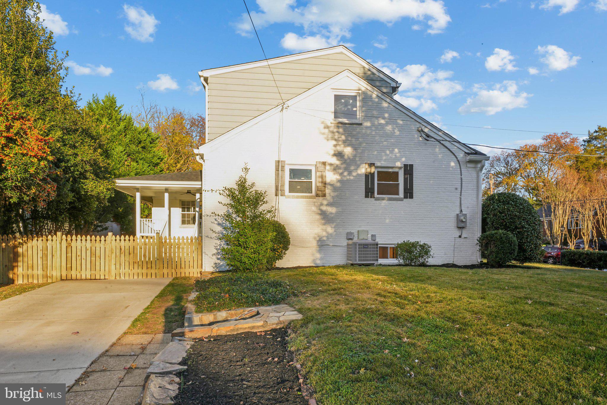 OVER LEE KNOLLS - Residential