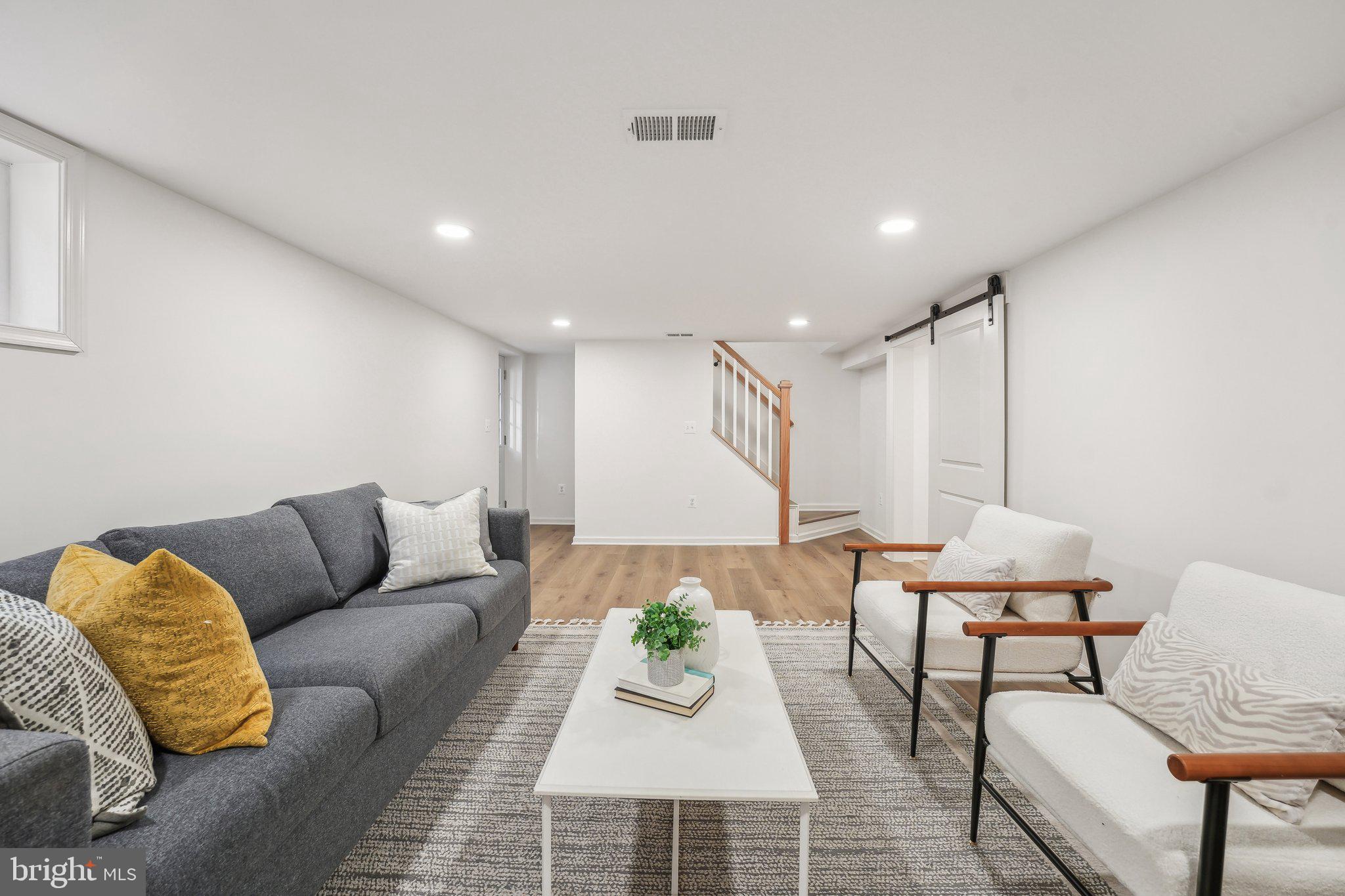 OVER LEE KNOLLS - Residential