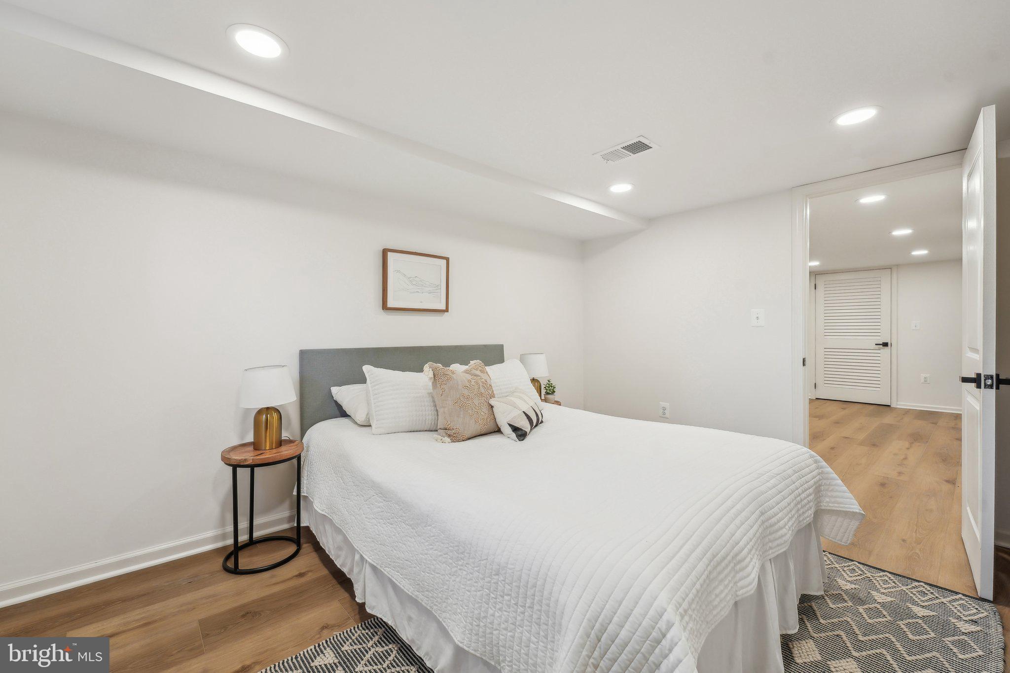 OVER LEE KNOLLS - Residential