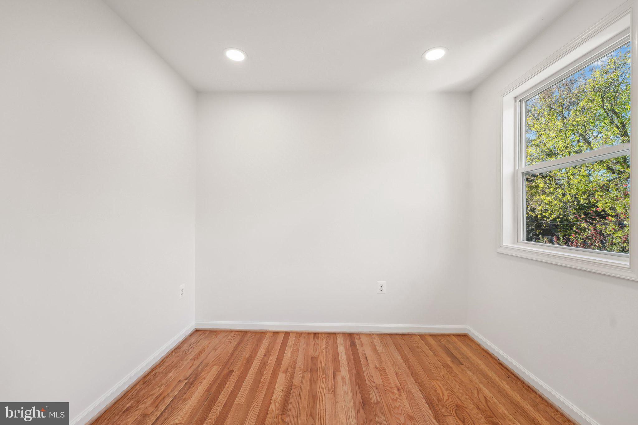 OVER LEE KNOLLS - Residential