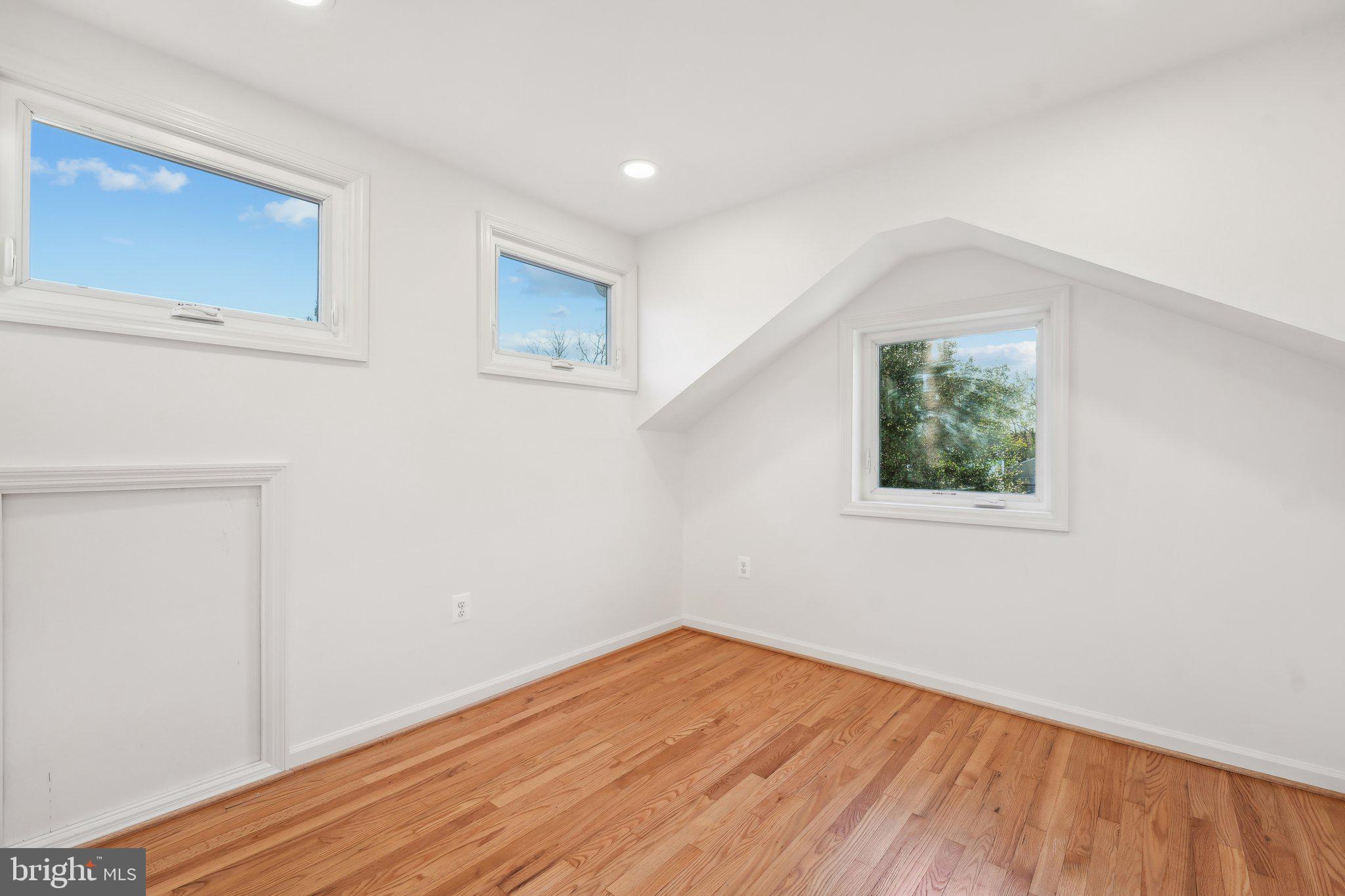 OVER LEE KNOLLS - Residential