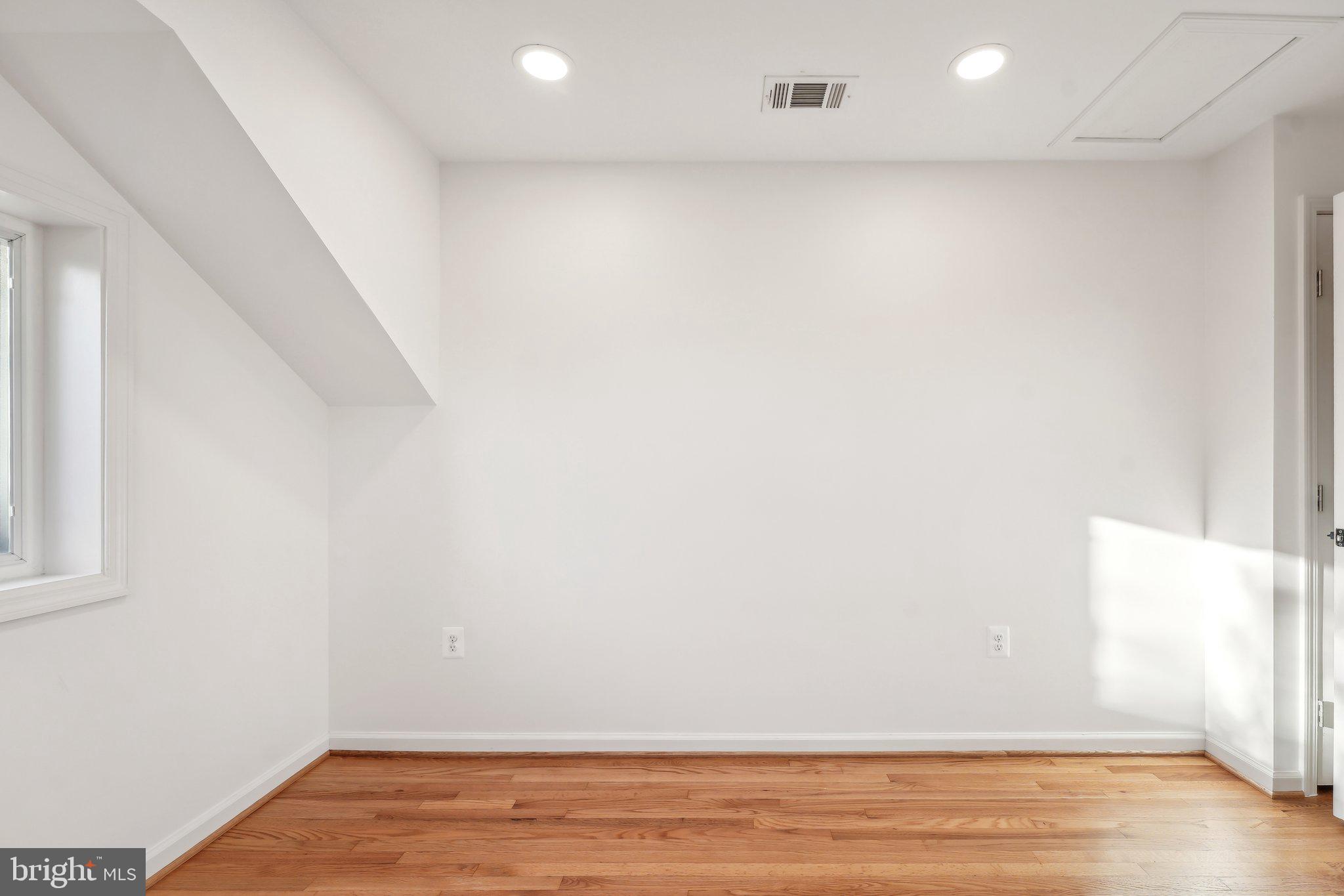 OVER LEE KNOLLS - Residential