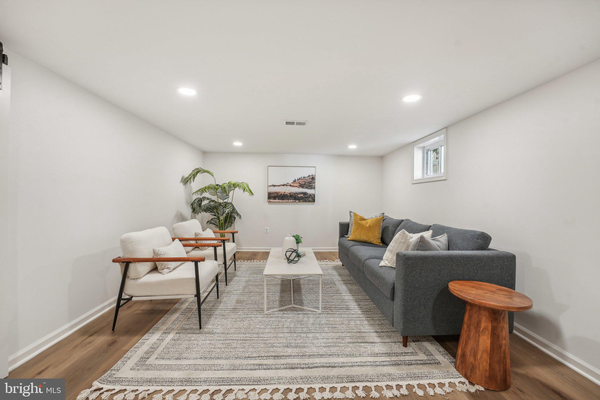 OVER LEE KNOLLS - Residential