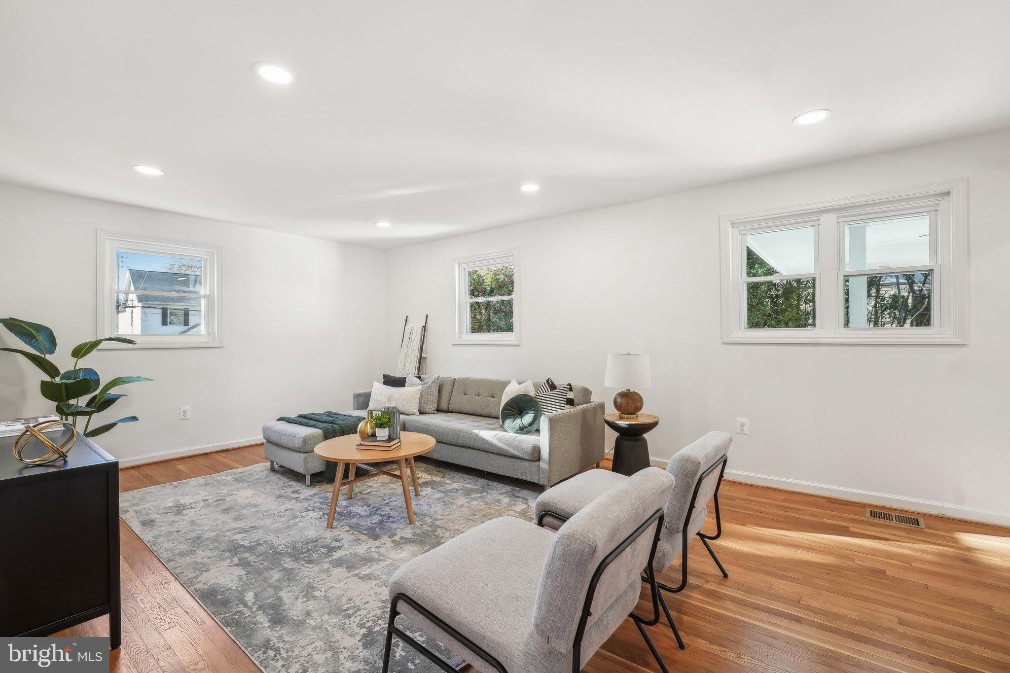 OVER LEE KNOLLS - Residential