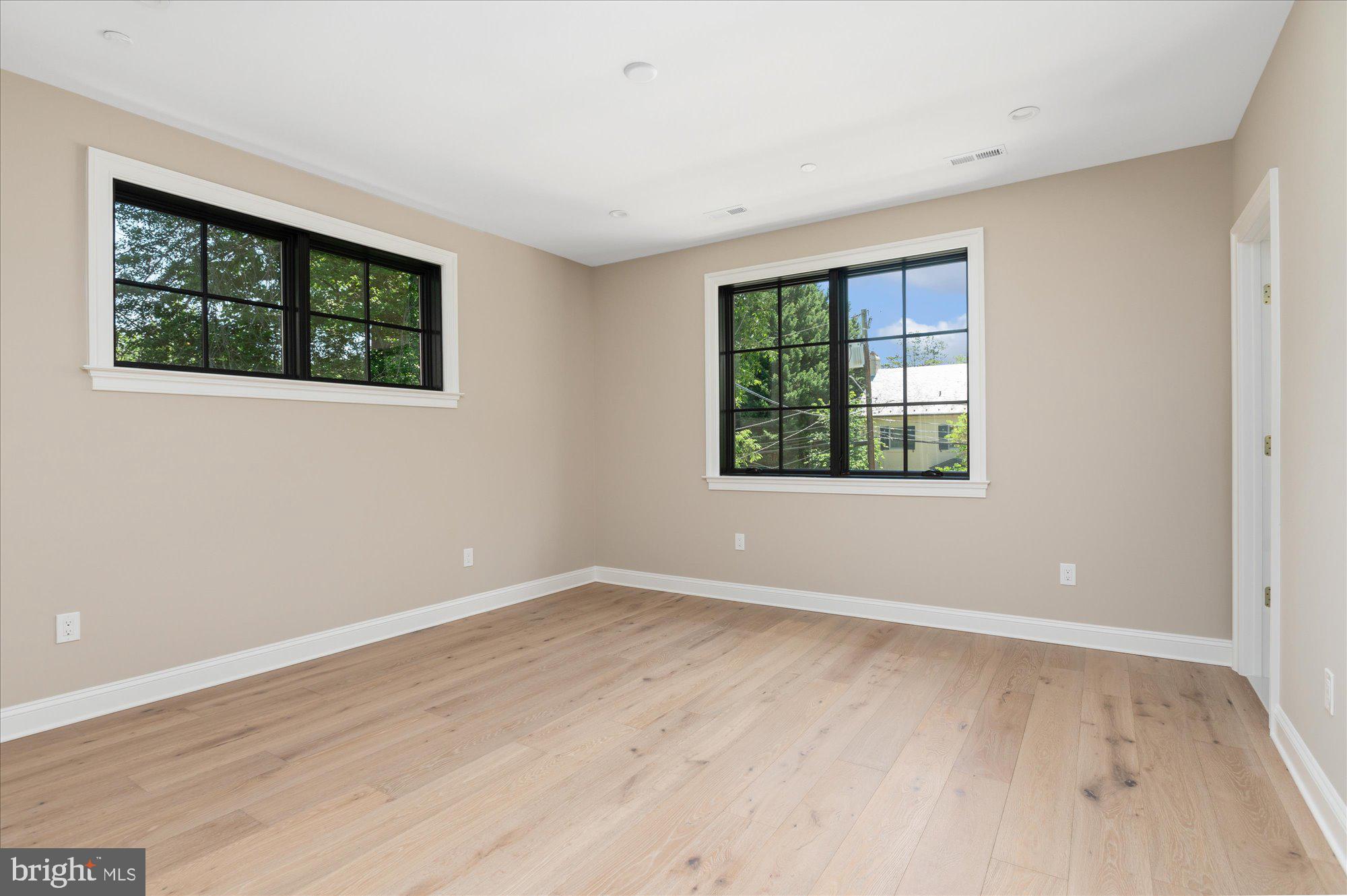 FOREST HILLS - Residential