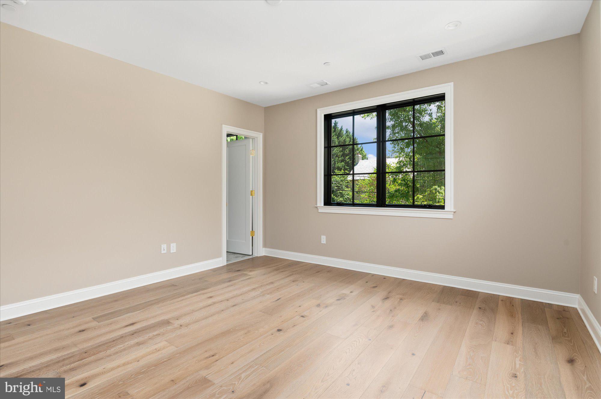 FOREST HILLS - Residential
