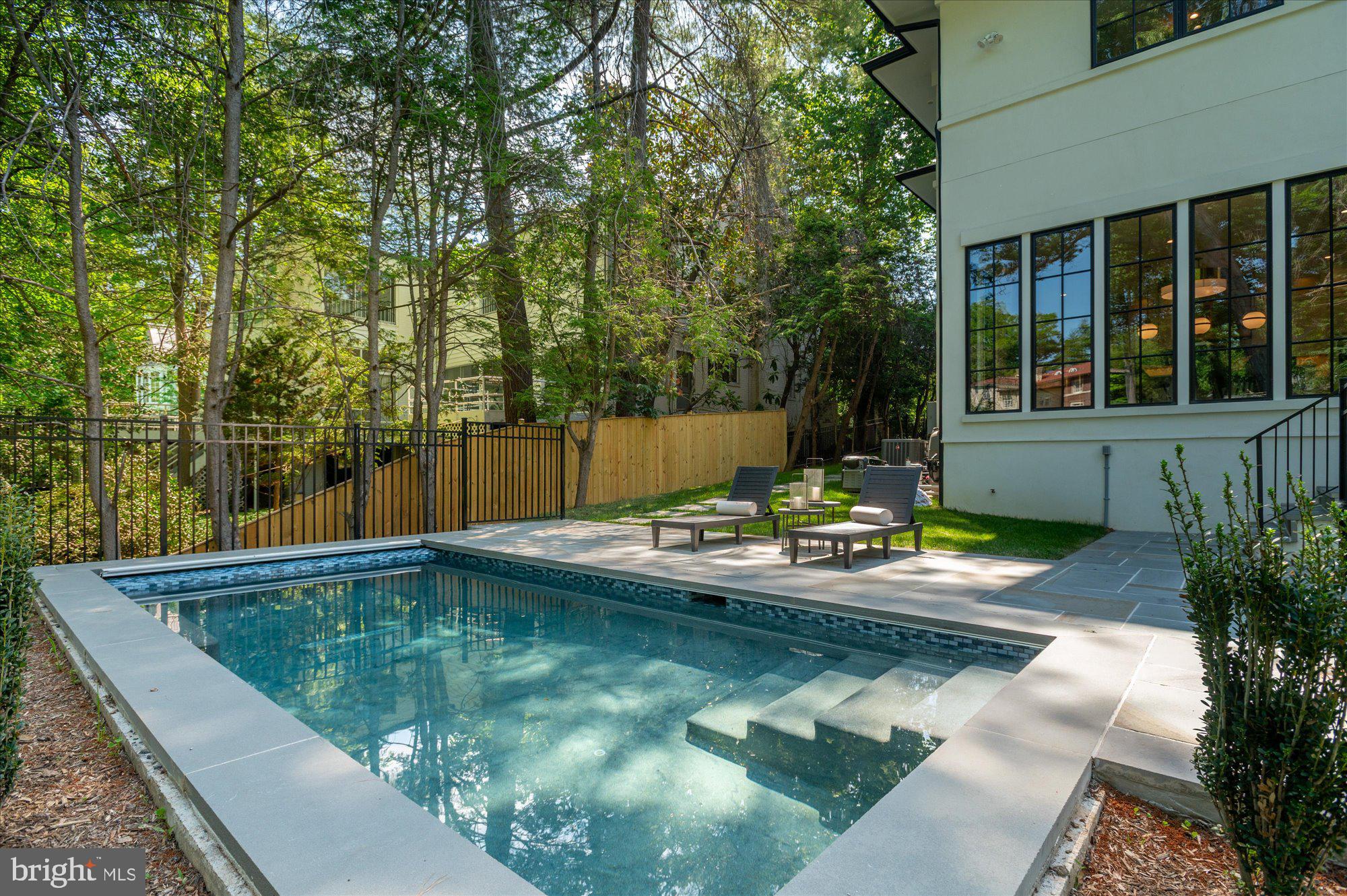 FOREST HILLS - Residential