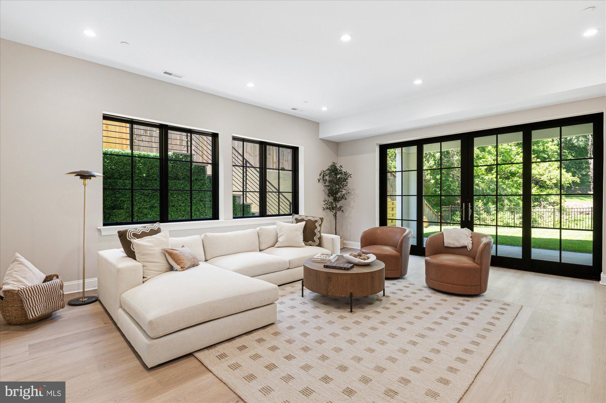 FOREST HILLS - Residential