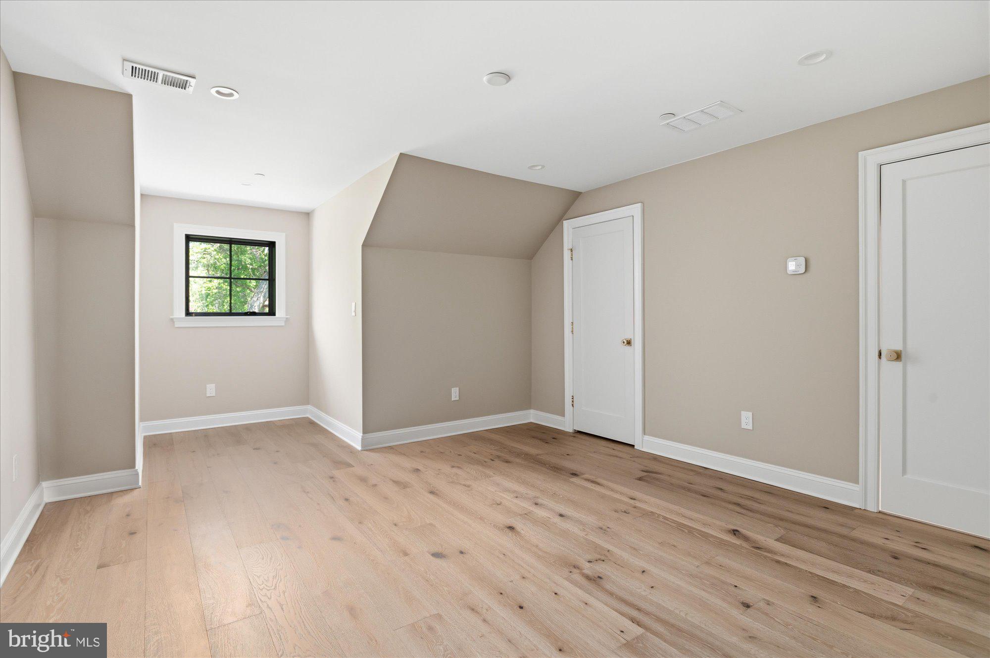 FOREST HILLS - Residential