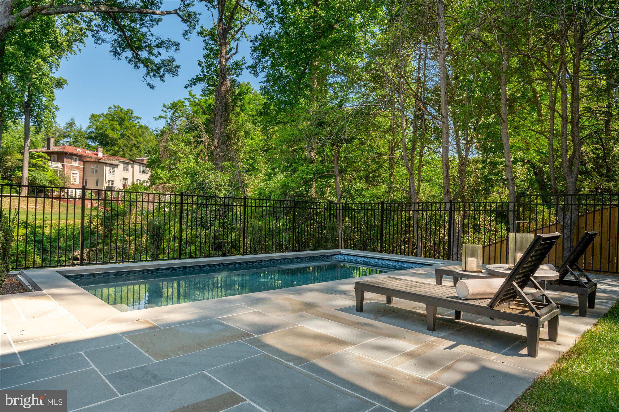 FOREST HILLS - Residential