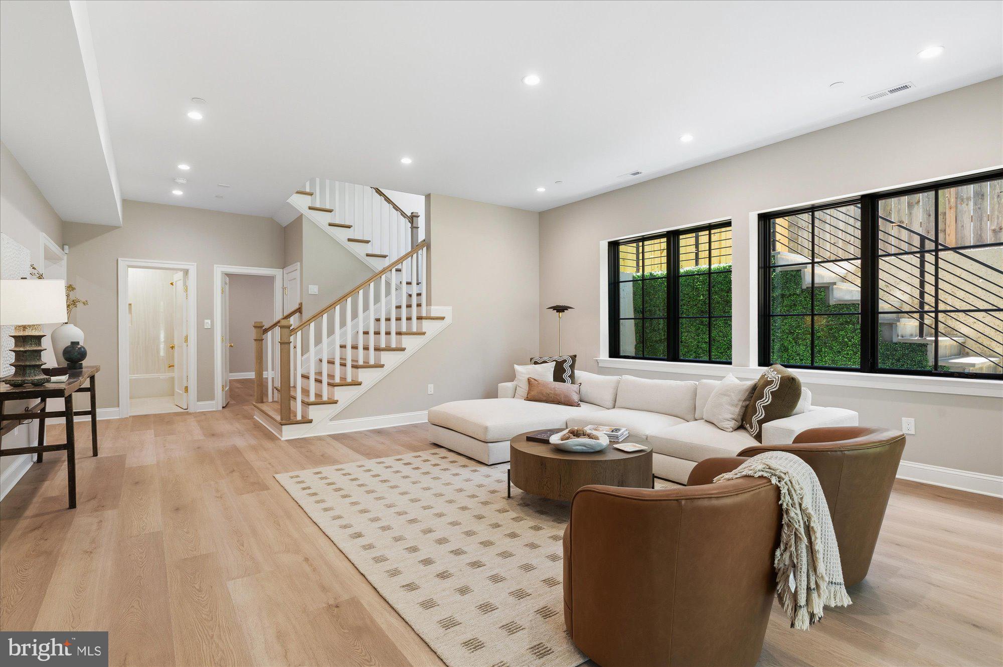 FOREST HILLS - Residential