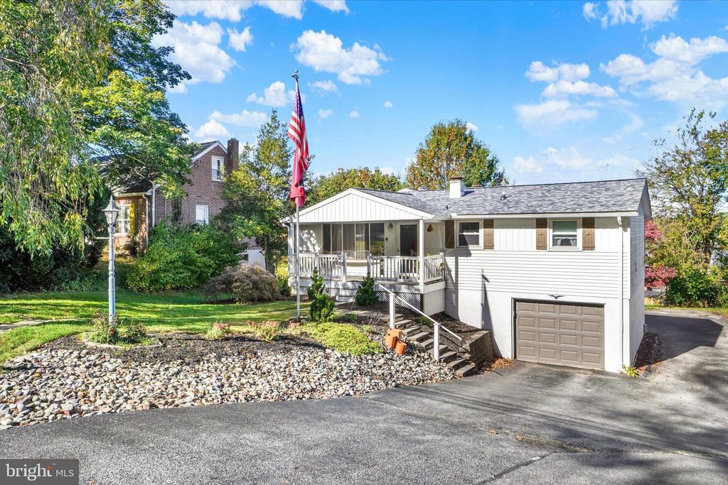 Photo of 441 Woodland View Drive, YORK, PA 17406 (MLS # PAYK2091968)