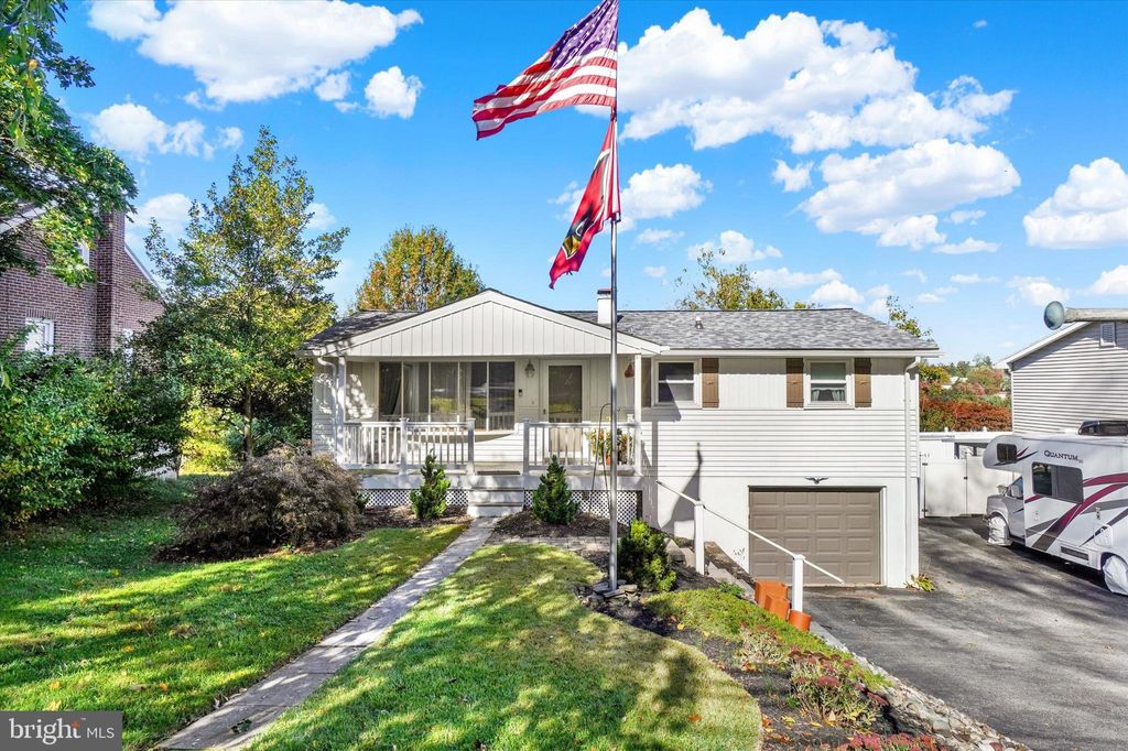 Photo of 441 Woodland View Drive, YORK, PA 17406 (MLS # PAYK2091968)
