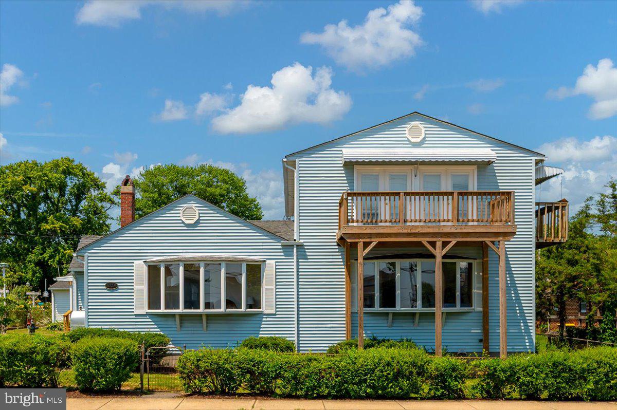 8236 BAYSIDE ROAD