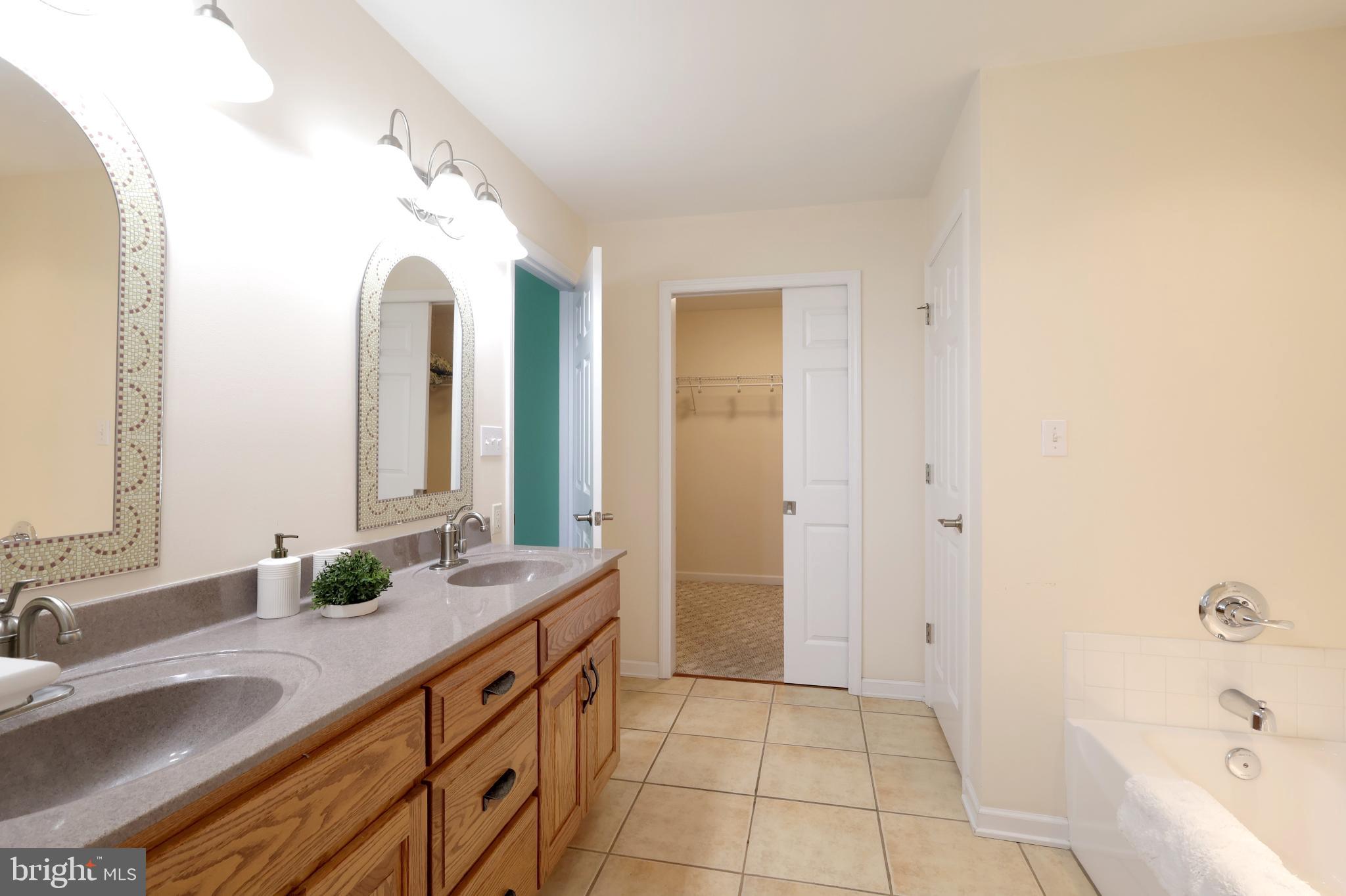 GLEN ACRES - Residential