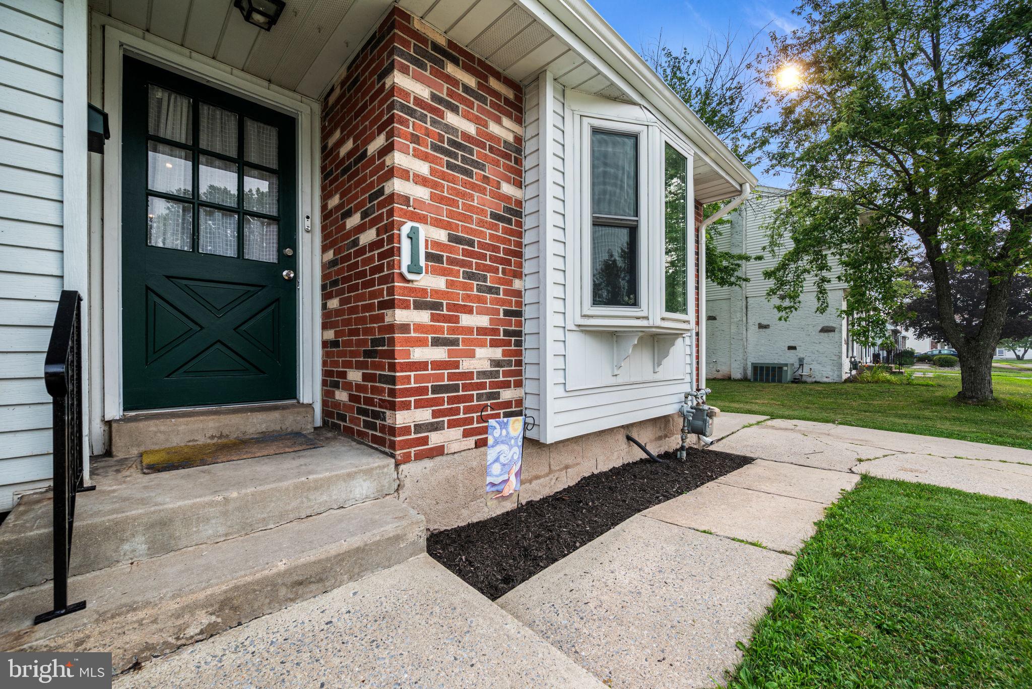 1 MAPLEWOOD COURT