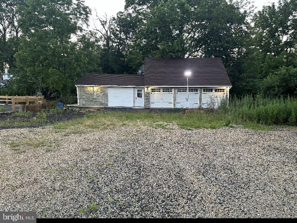 Photo of 861 Dekalb Pike, BLUE BELL, PA 19422 (MLS # PAMC2147040)