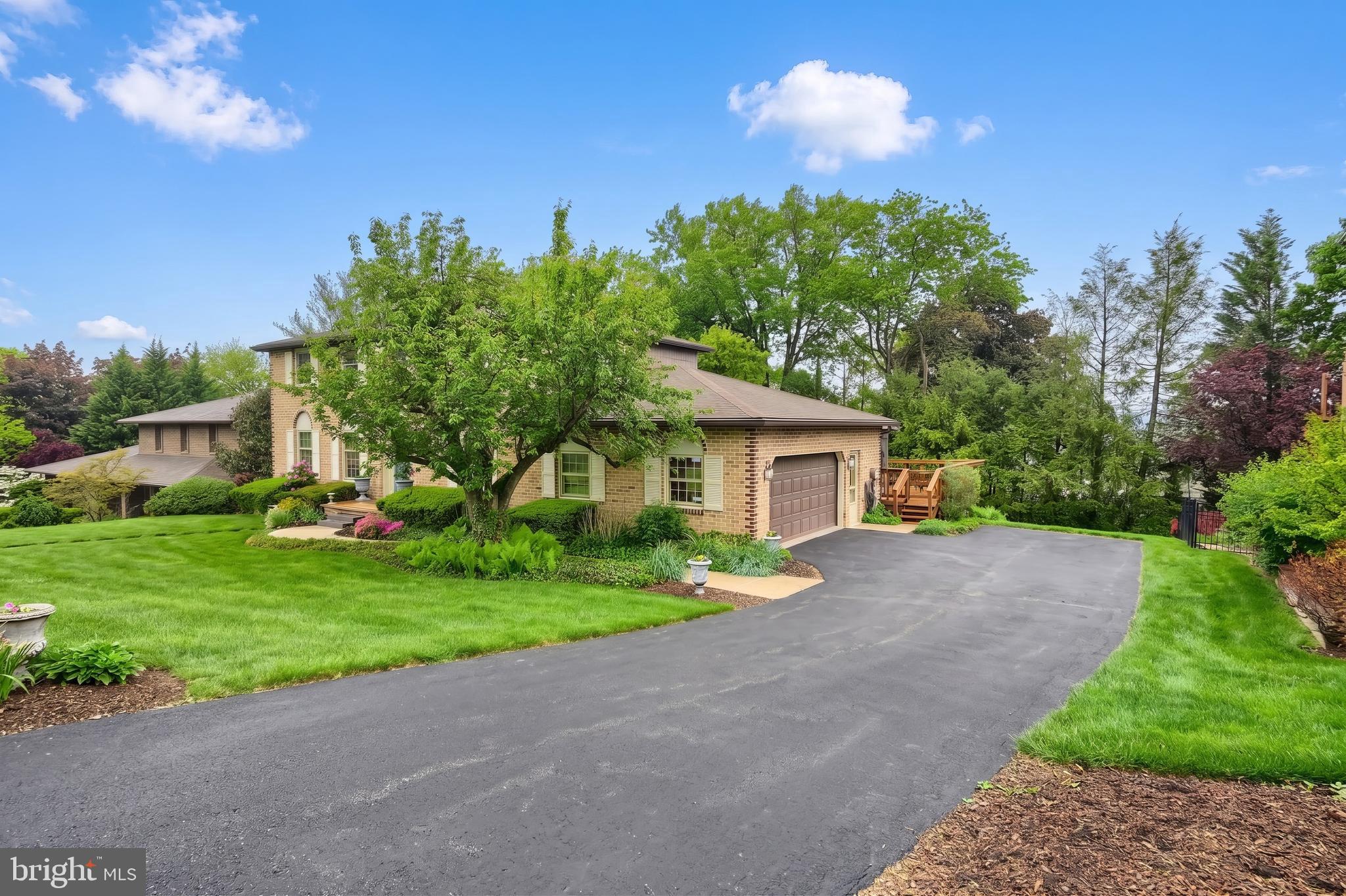 3220 ROUND HILL ROAD