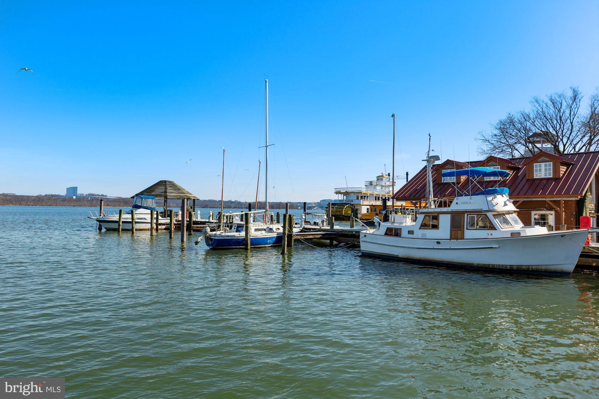 OLD TOWN ALEXANDRIA - Residential