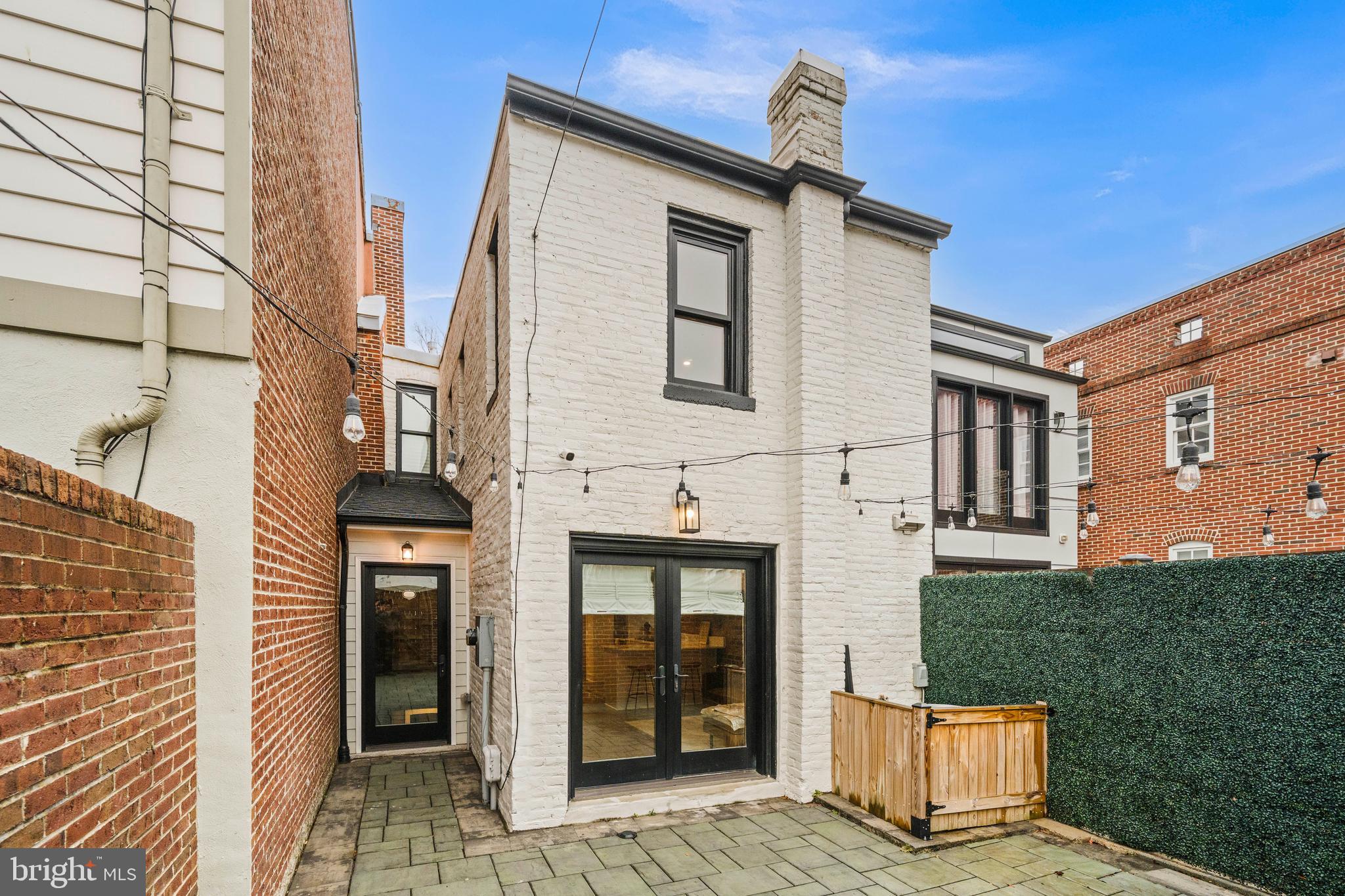 OLD TOWN ALEXANDRIA - Residential