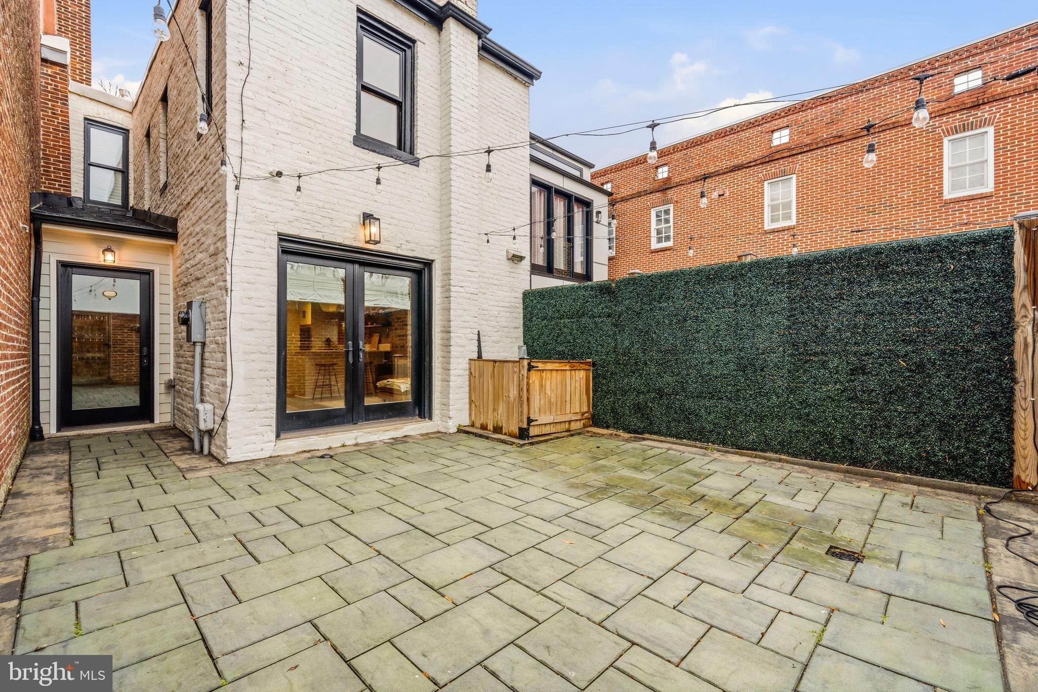 OLD TOWN ALEXANDRIA - Residential