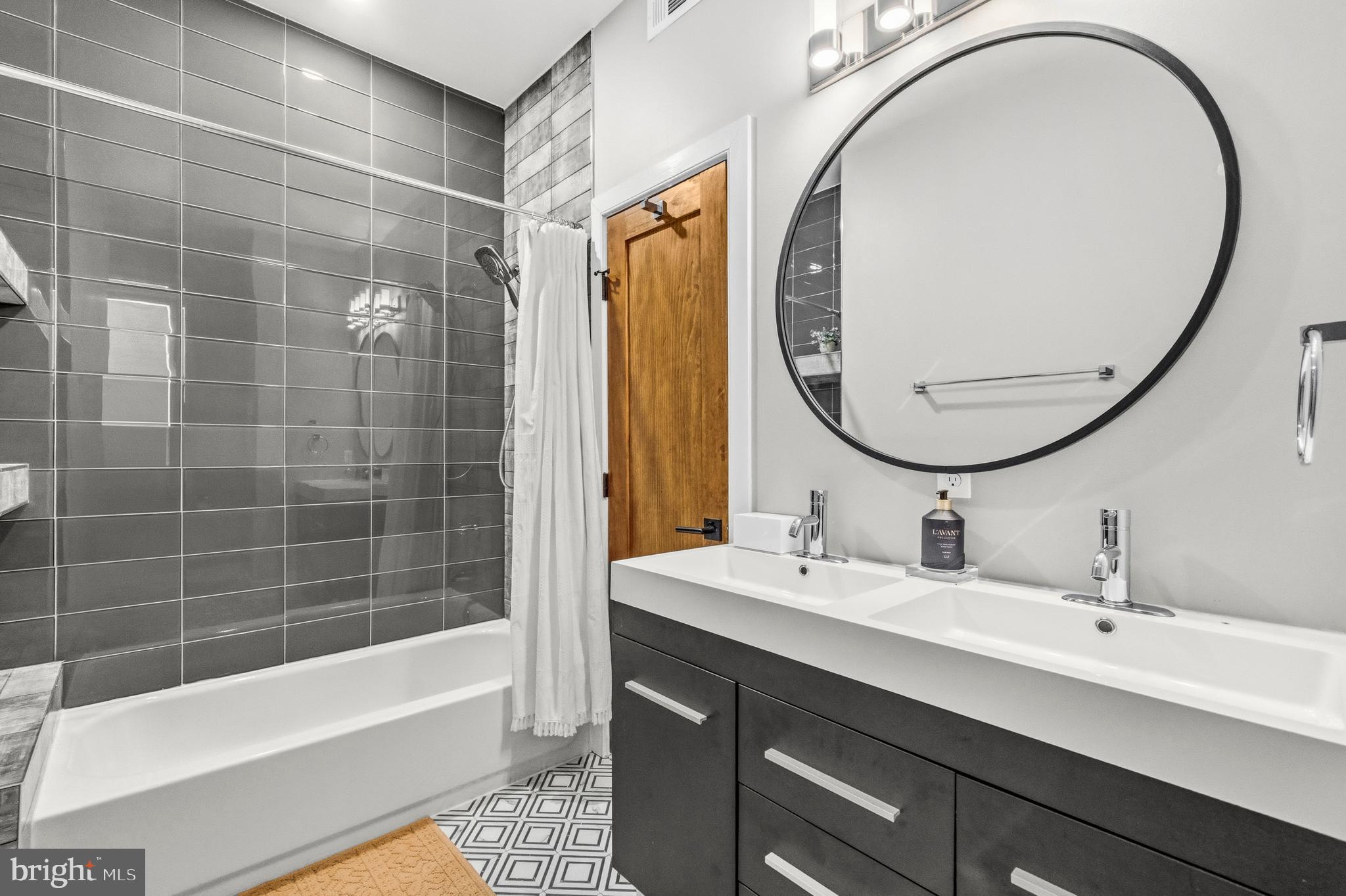 OLD TOWN ALEXANDRIA - Residential