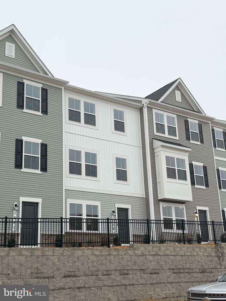 RED CLOVER MEADOWS - Residential Lease