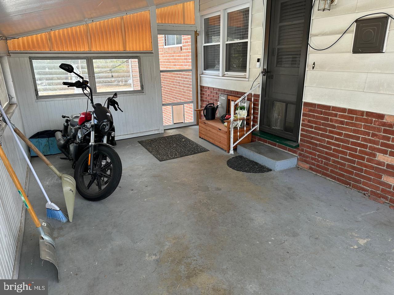 2005 SANDALWOOD COURT