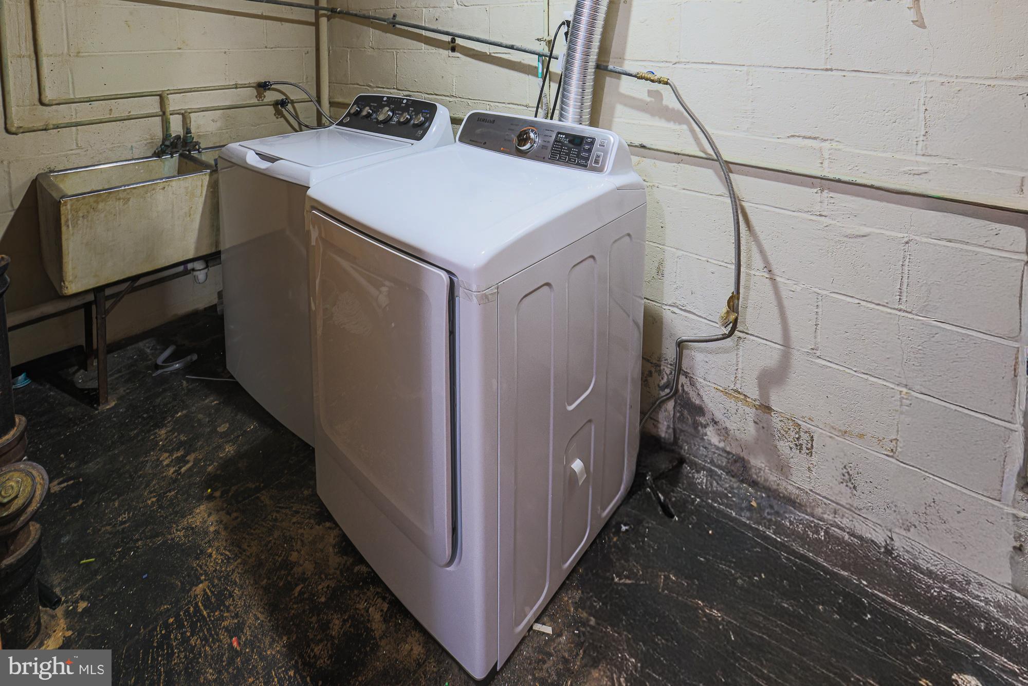 SUMMIT PARK - Residential Lease