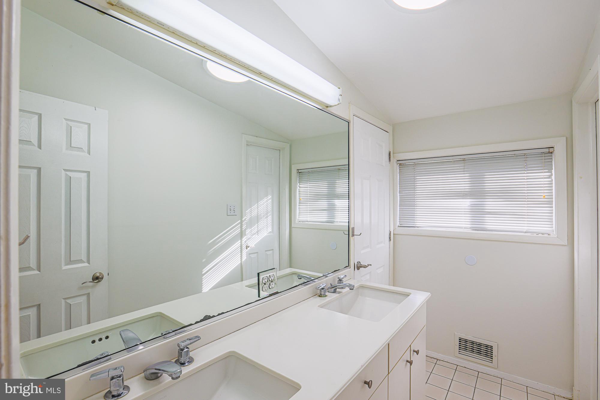 SUMMIT PARK - Residential Lease