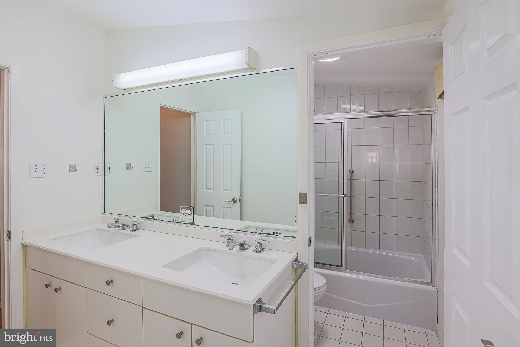 SUMMIT PARK - Residential Lease