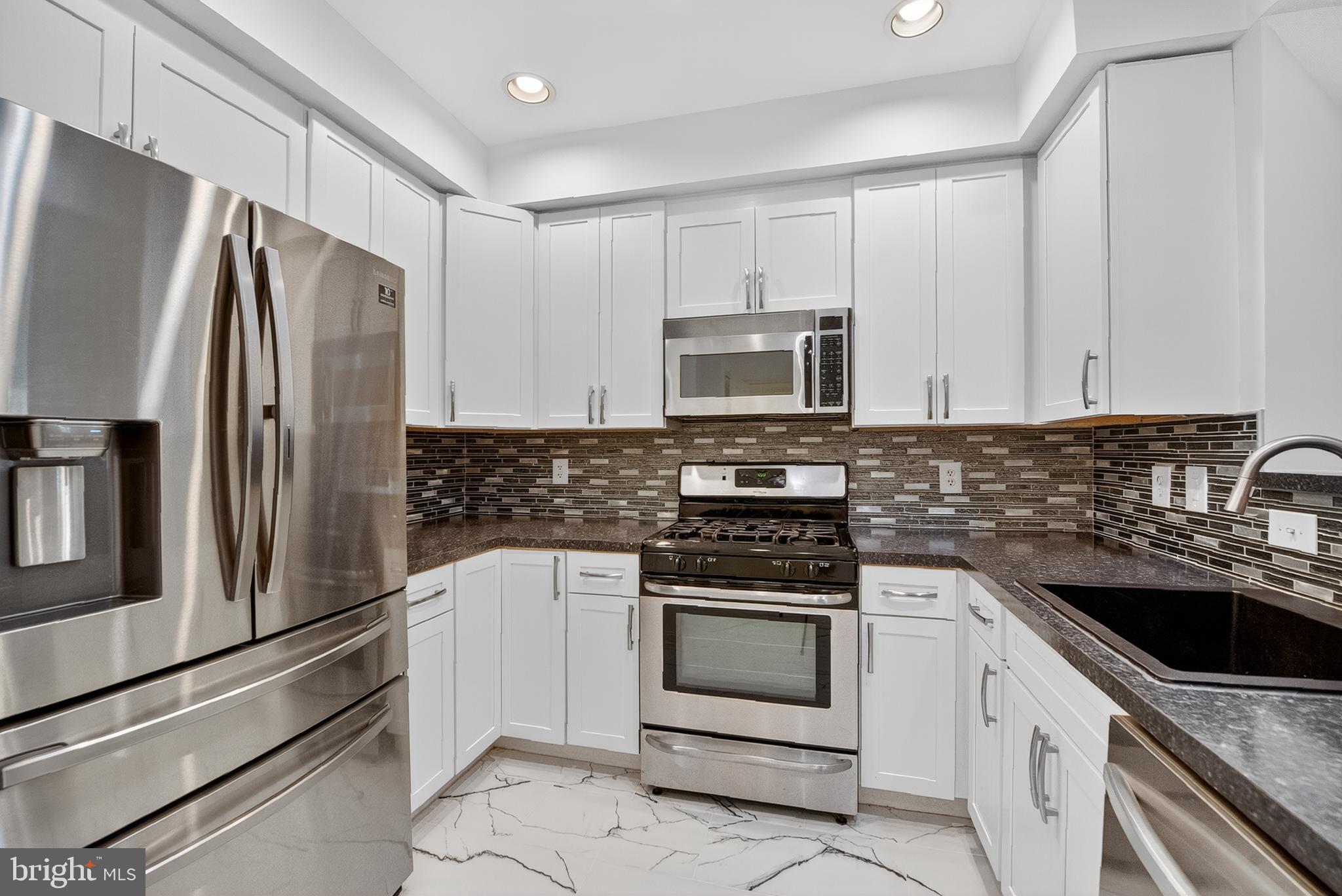 STRATFORD COURT - Residential