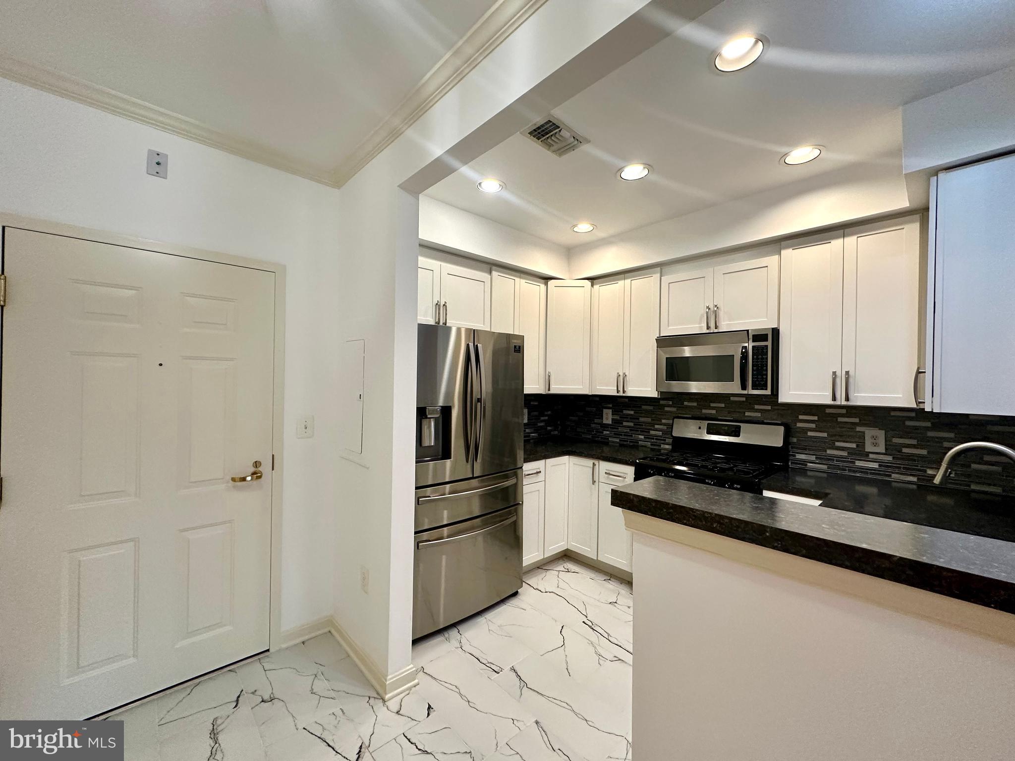 STRATFORD COURT - Residential