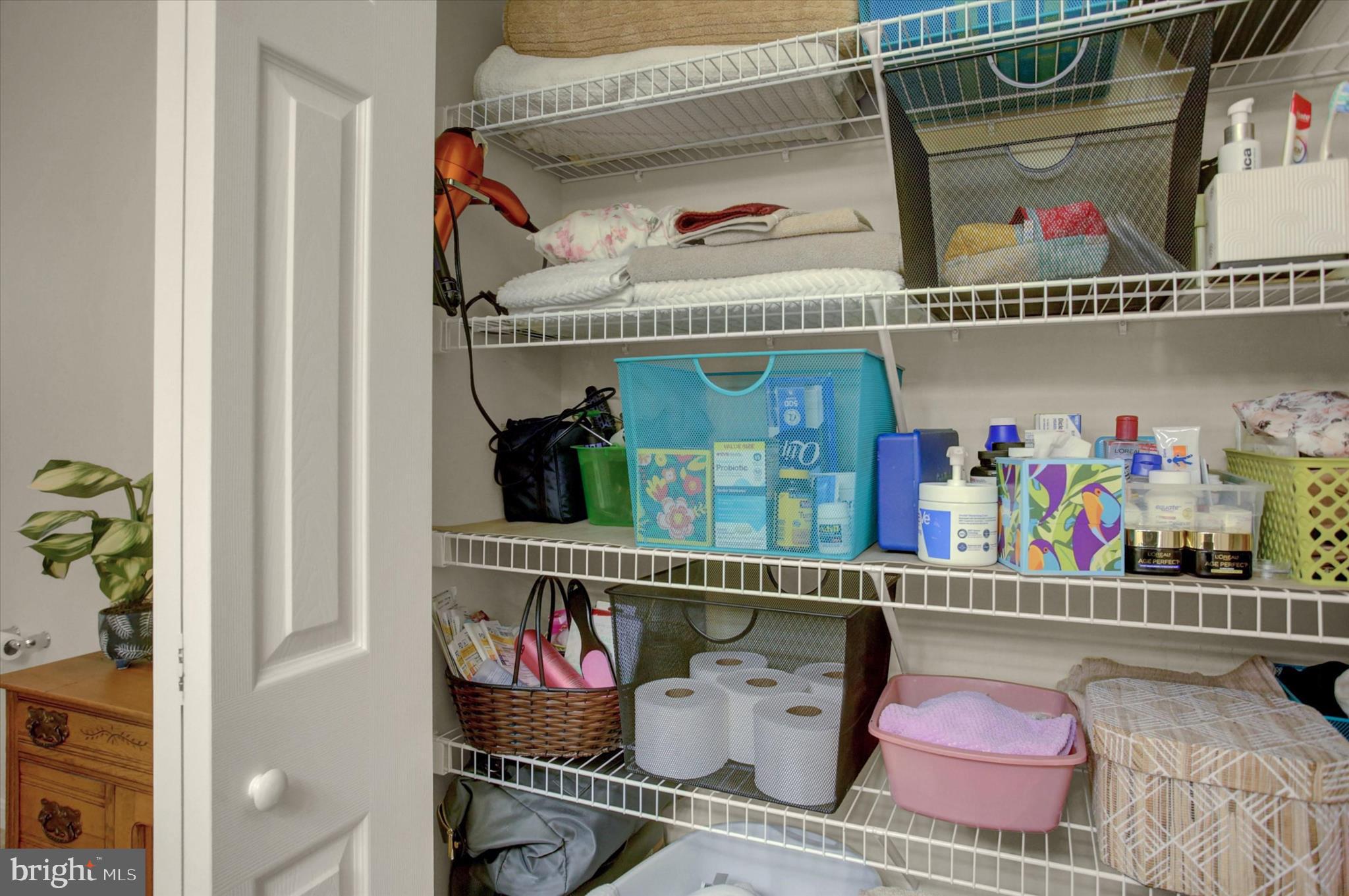 COUNTRY MANOR - Residential