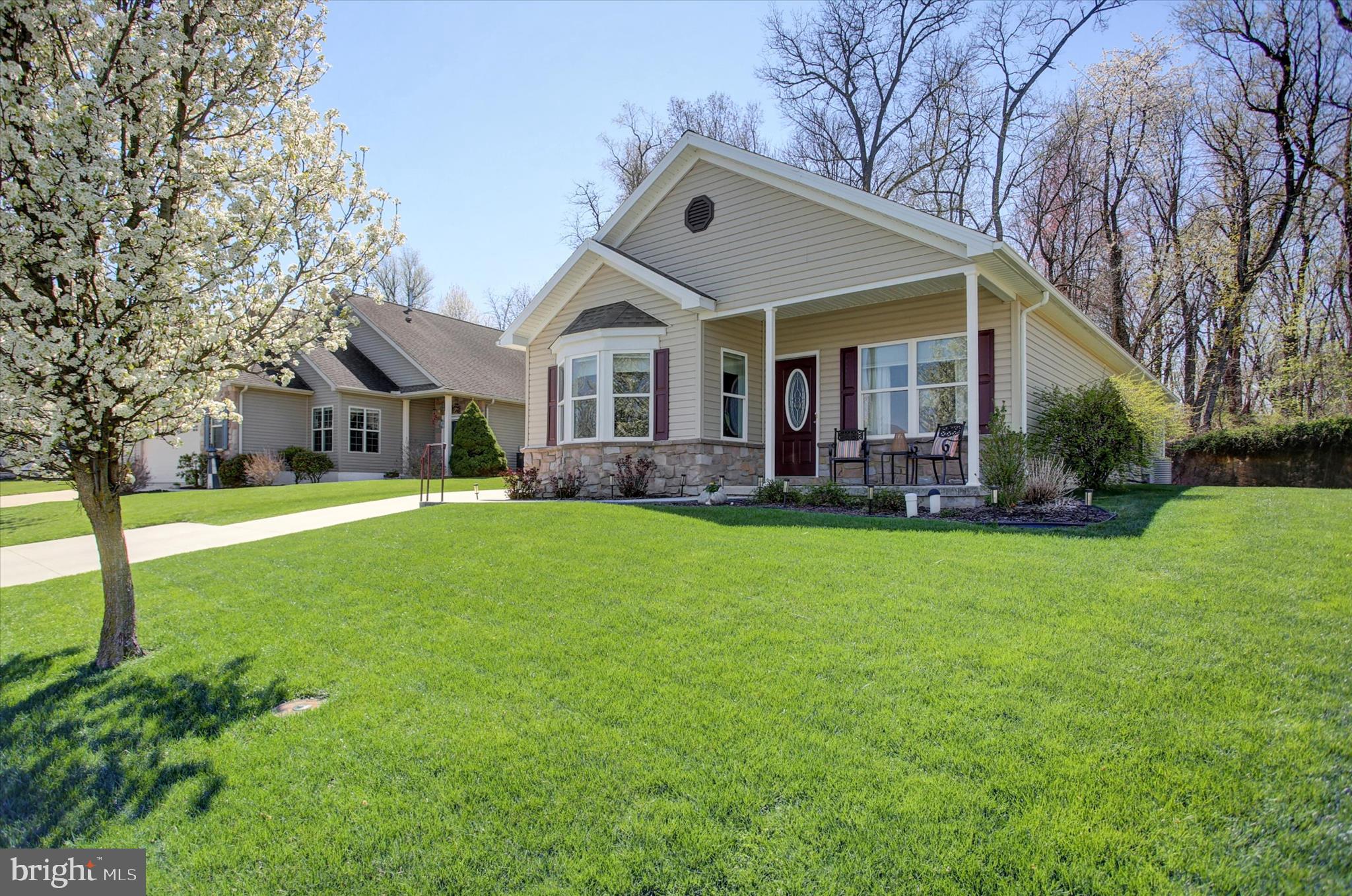 COUNTRY MANOR - Residential