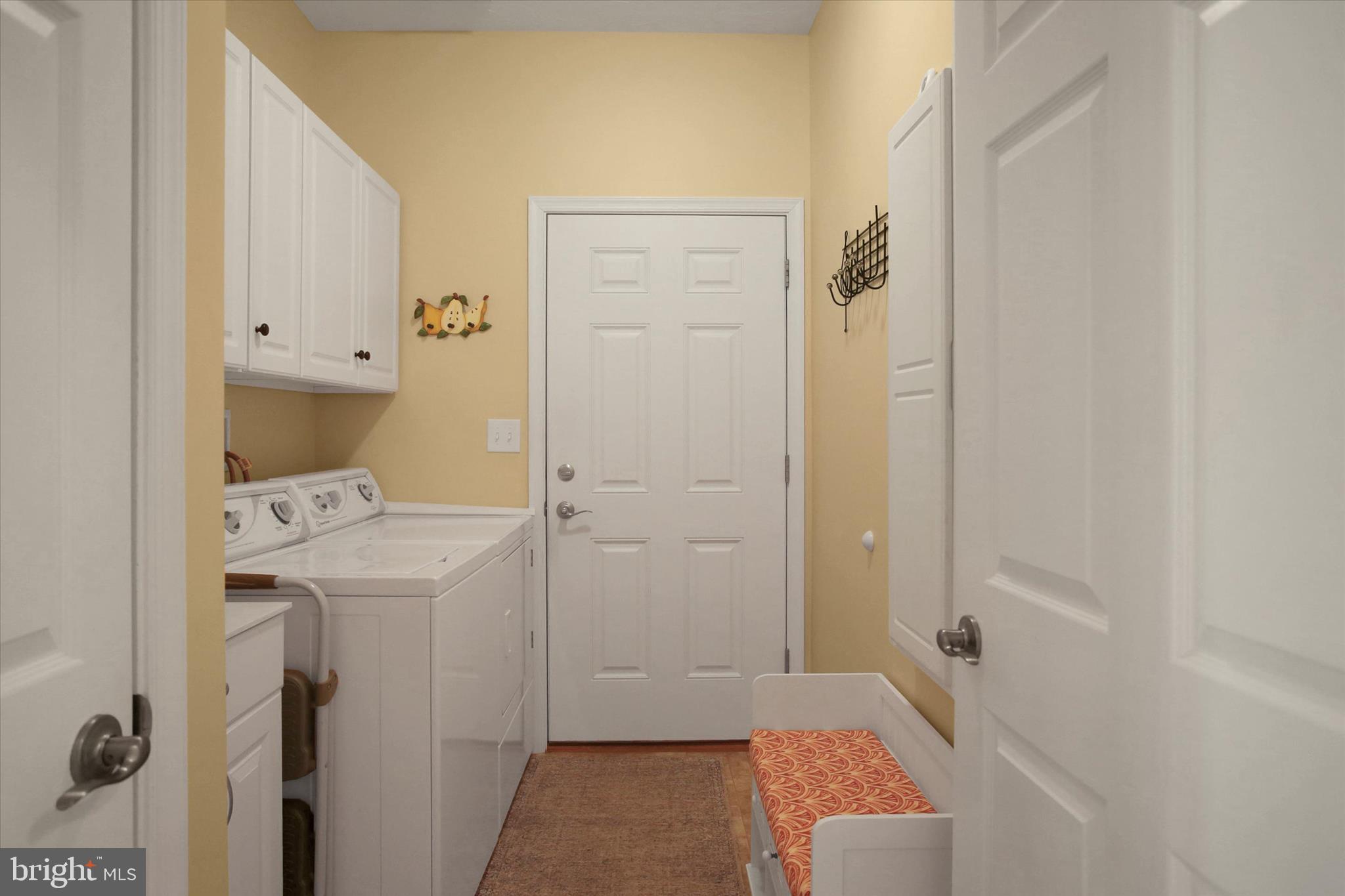 COUNTRY MANOR - Residential