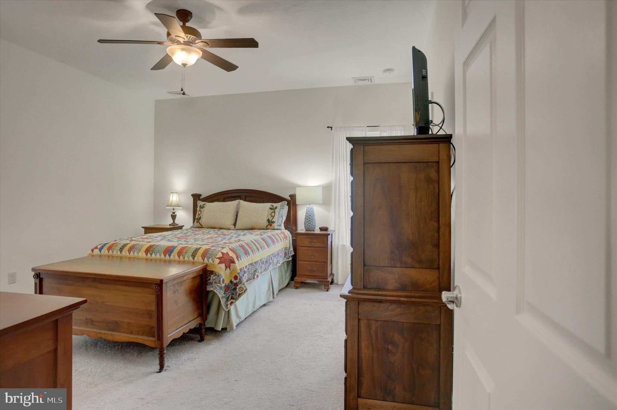 COUNTRY MANOR - Residential