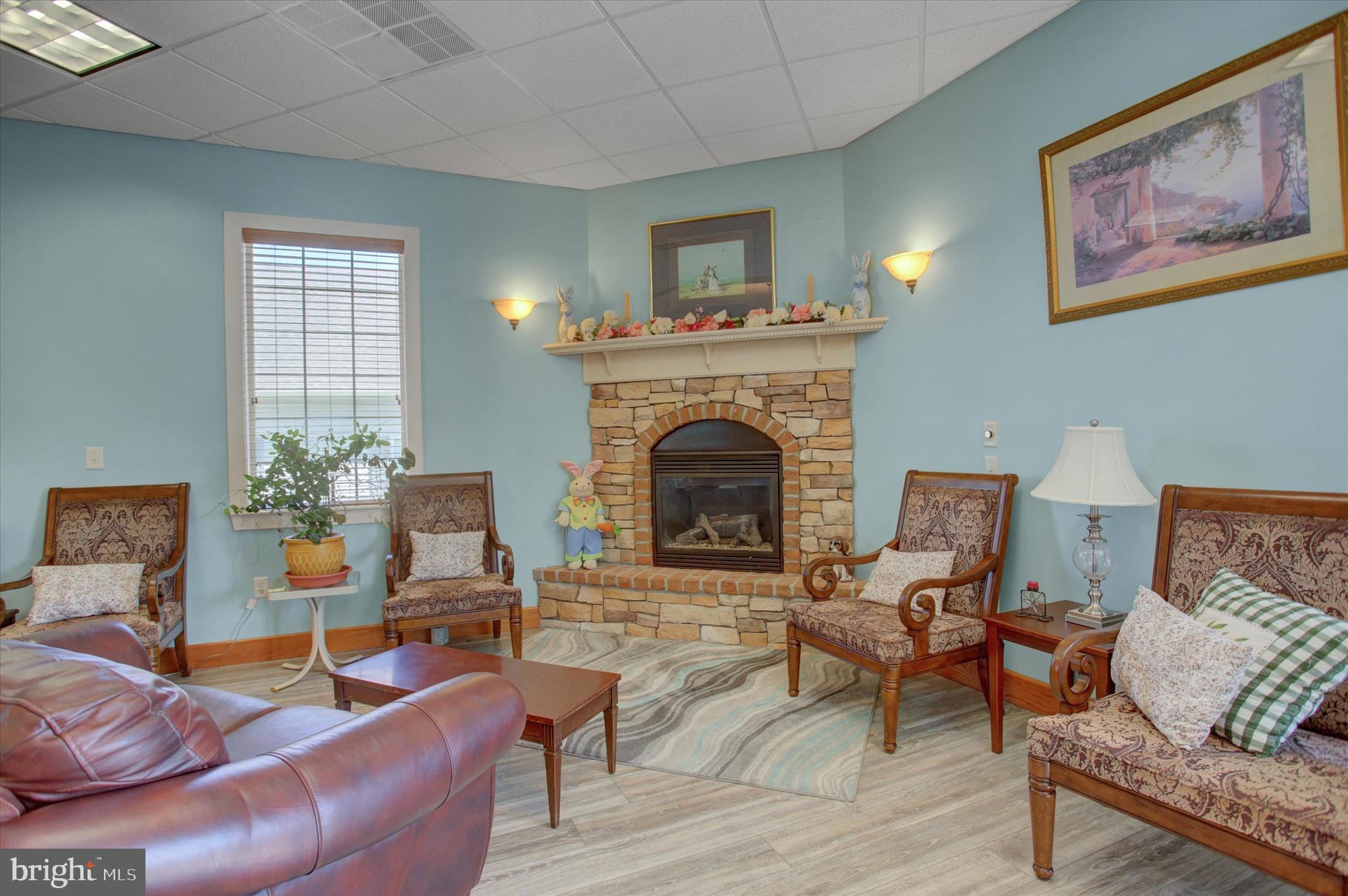 COUNTRY MANOR - Residential