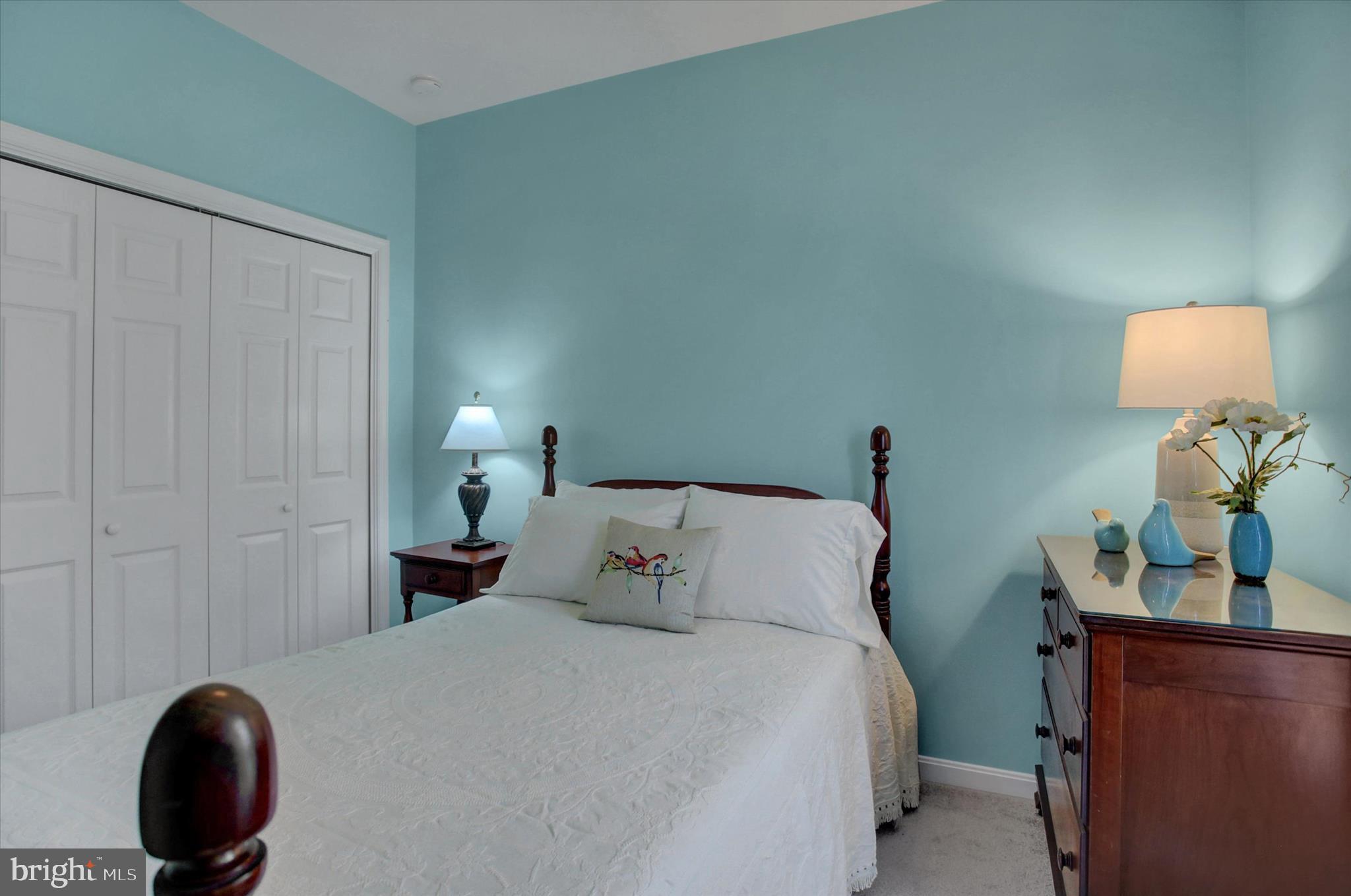 COUNTRY MANOR - Residential