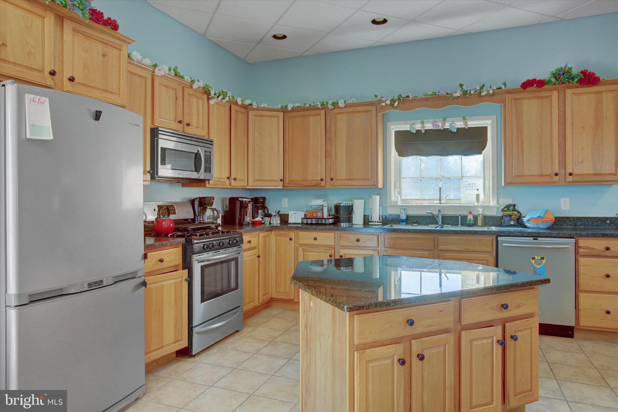 COUNTRY MANOR - Residential