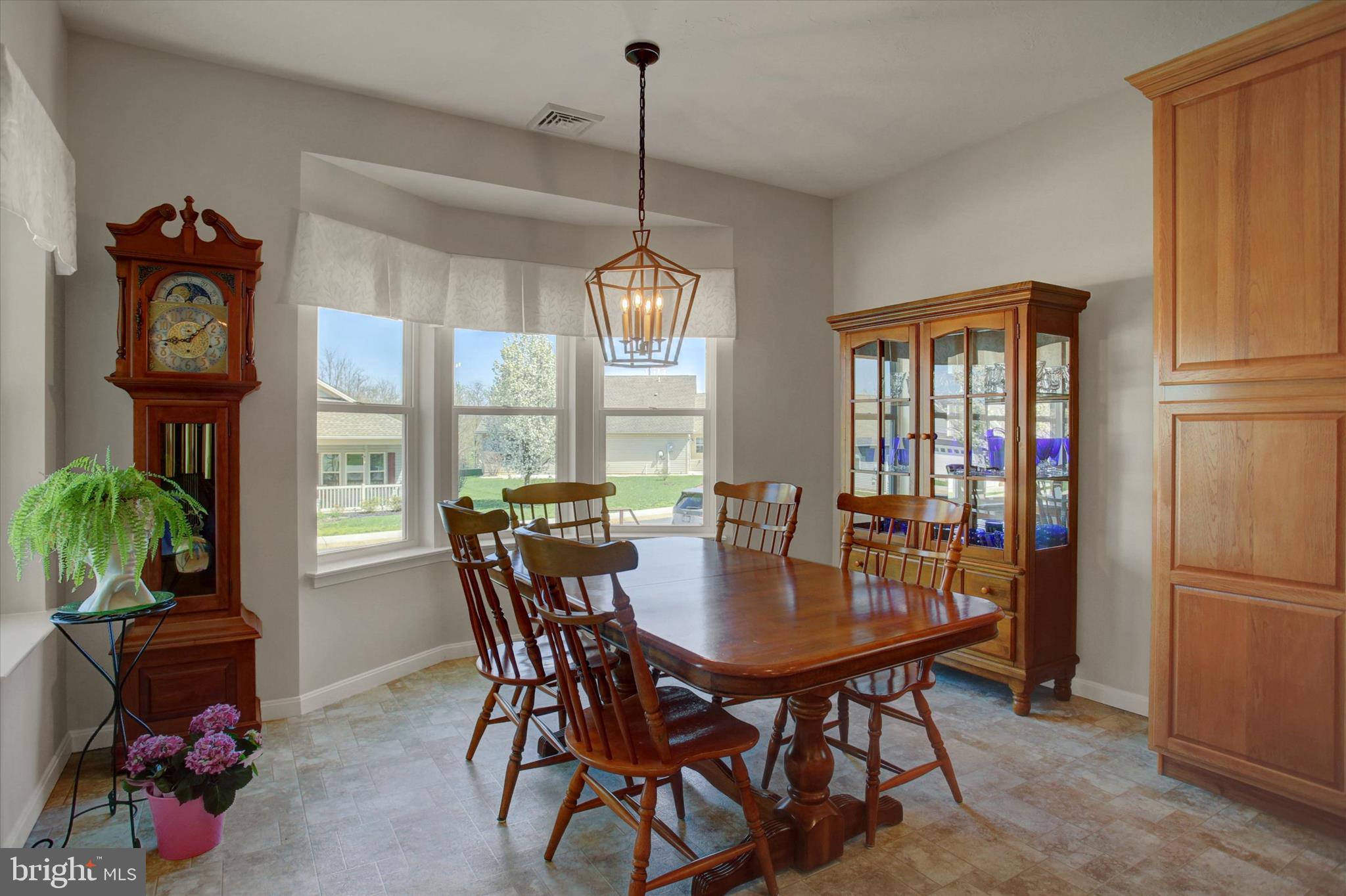 COUNTRY MANOR - Residential