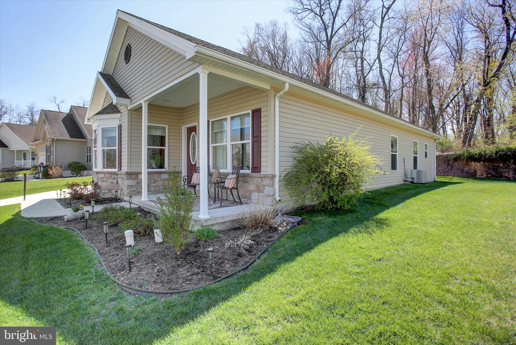 COUNTRY MANOR - Residential