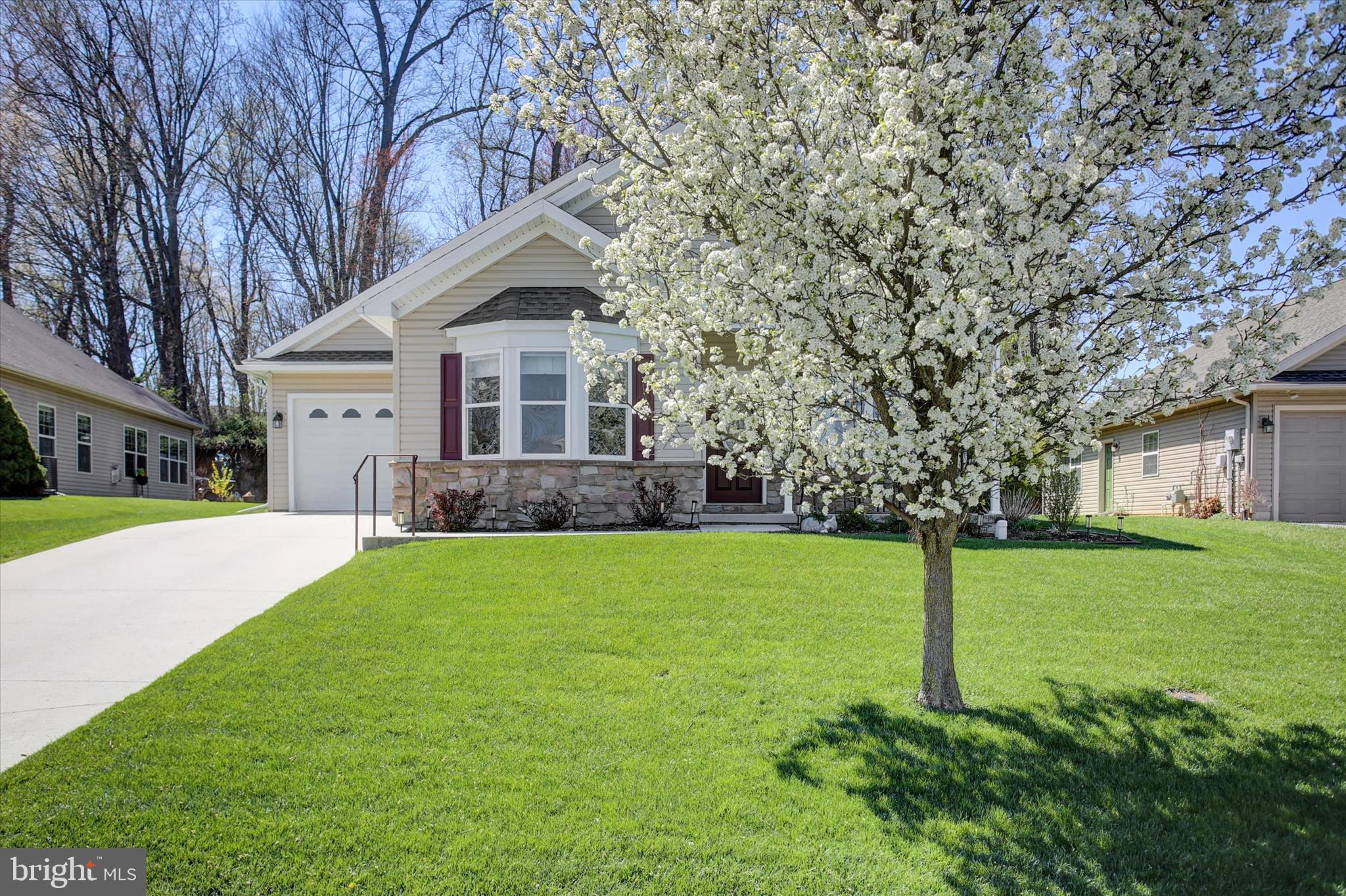 COUNTRY MANOR - Residential