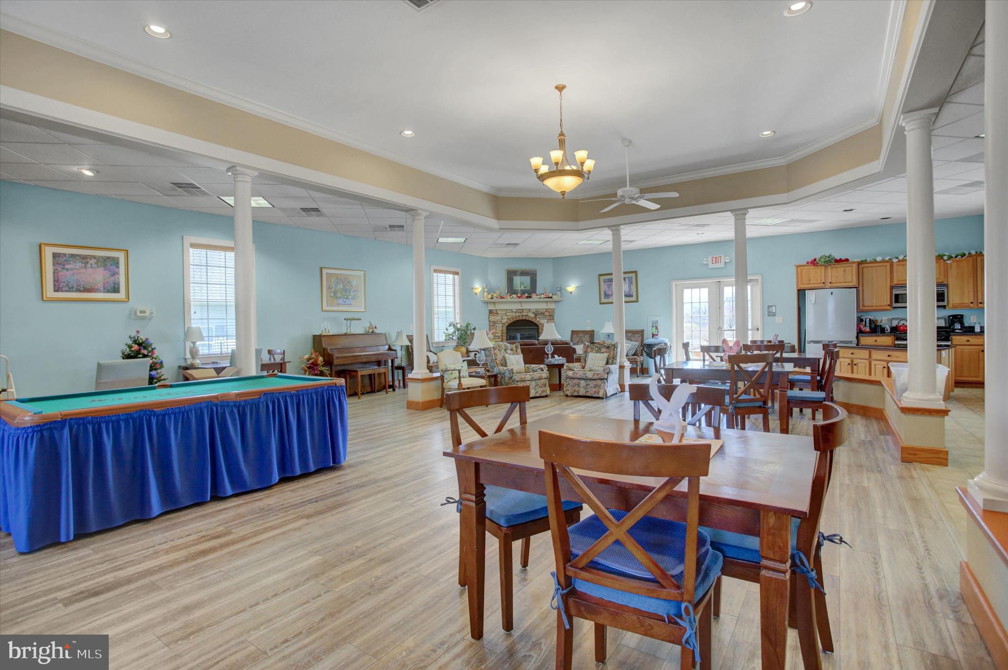 COUNTRY MANOR - Residential