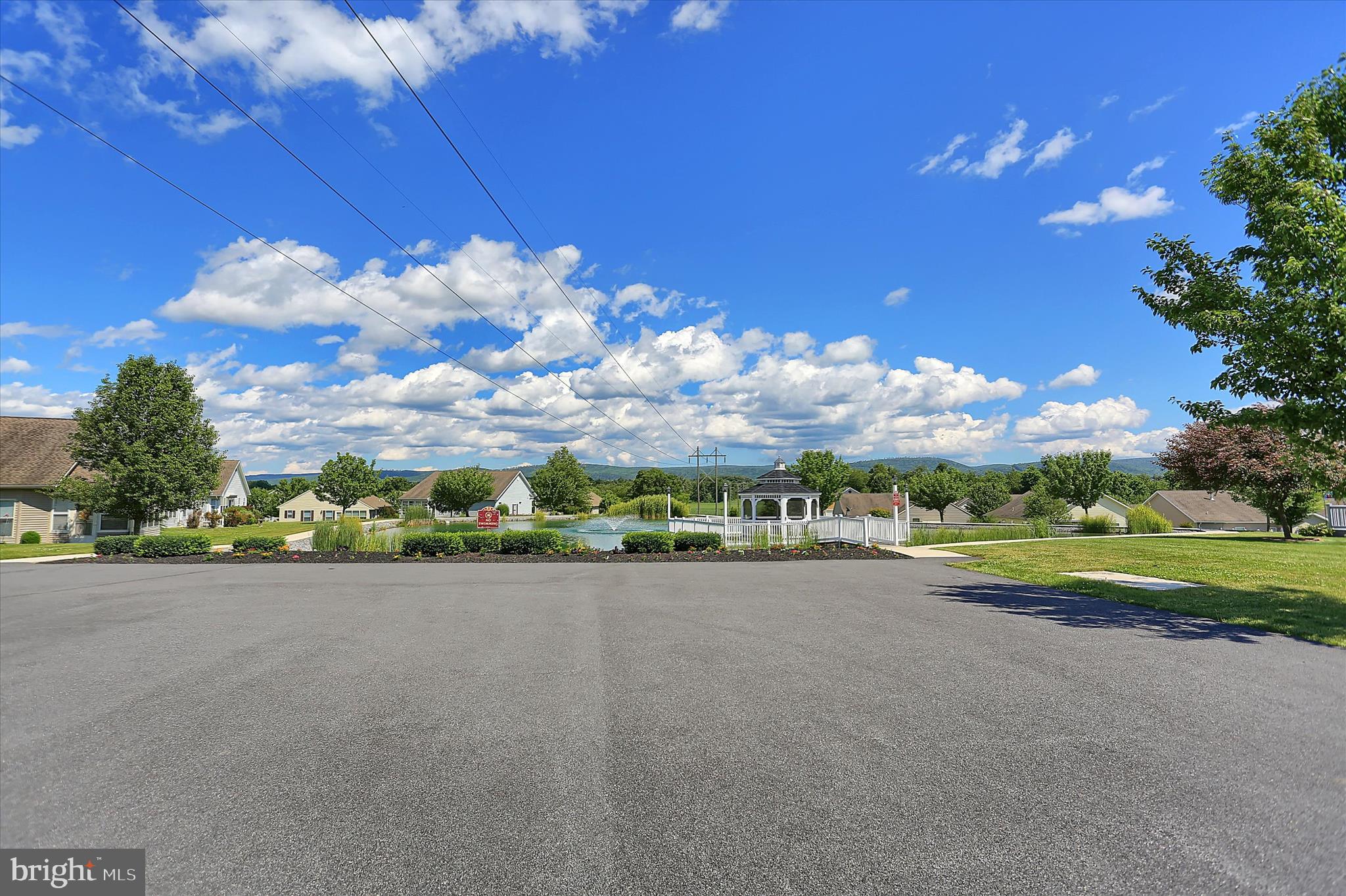 COUNTRY MANOR - Residential