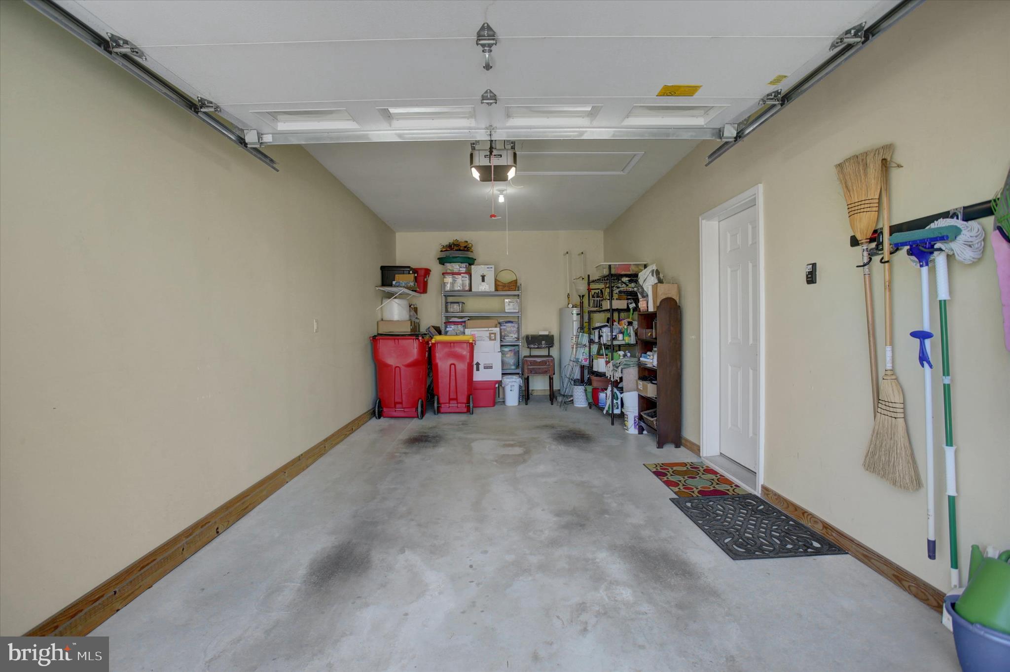 COUNTRY MANOR - Residential