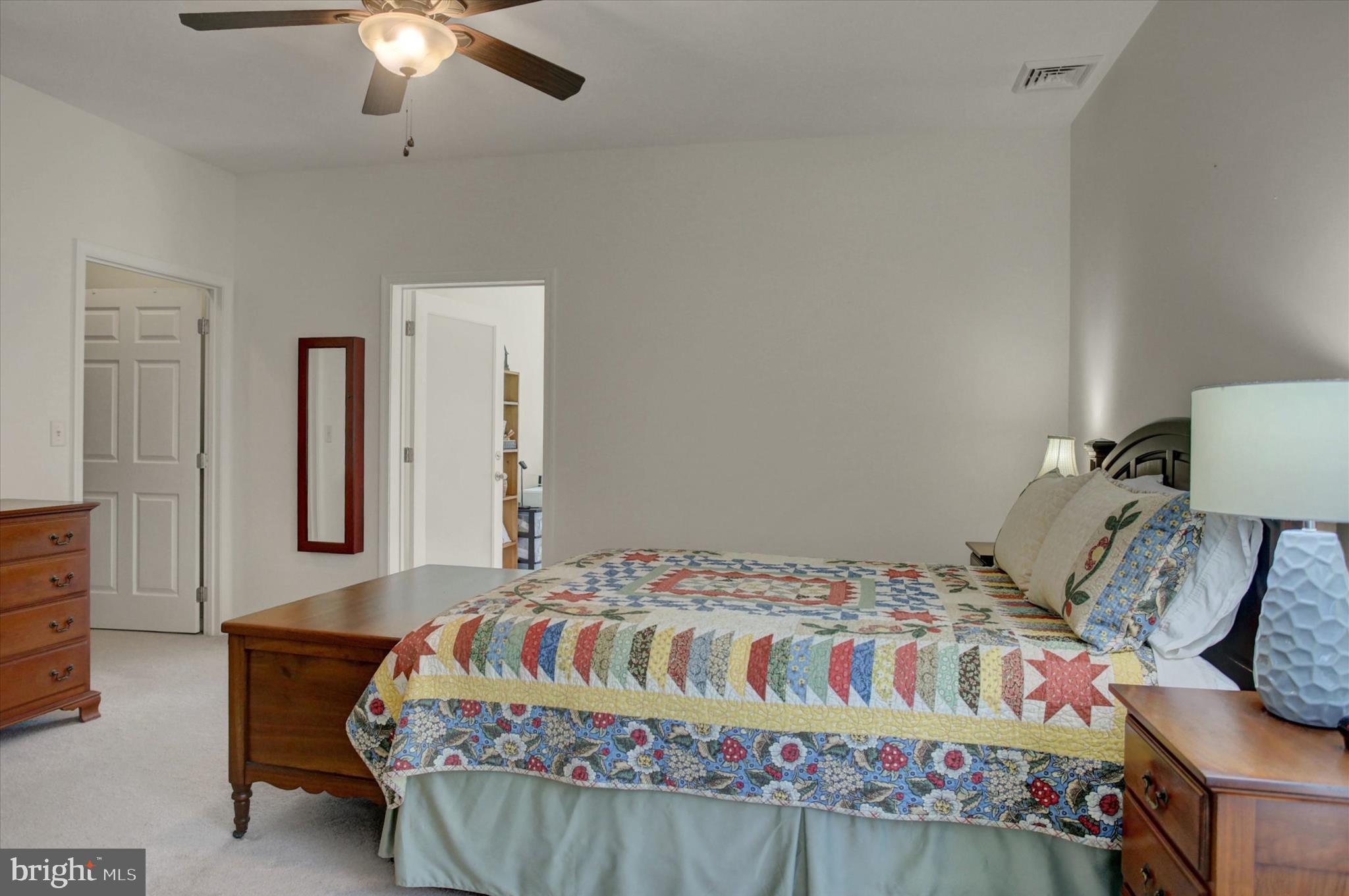 COUNTRY MANOR - Residential