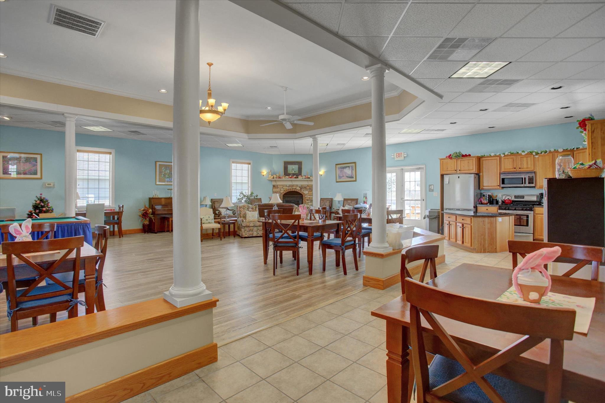 COUNTRY MANOR - Residential